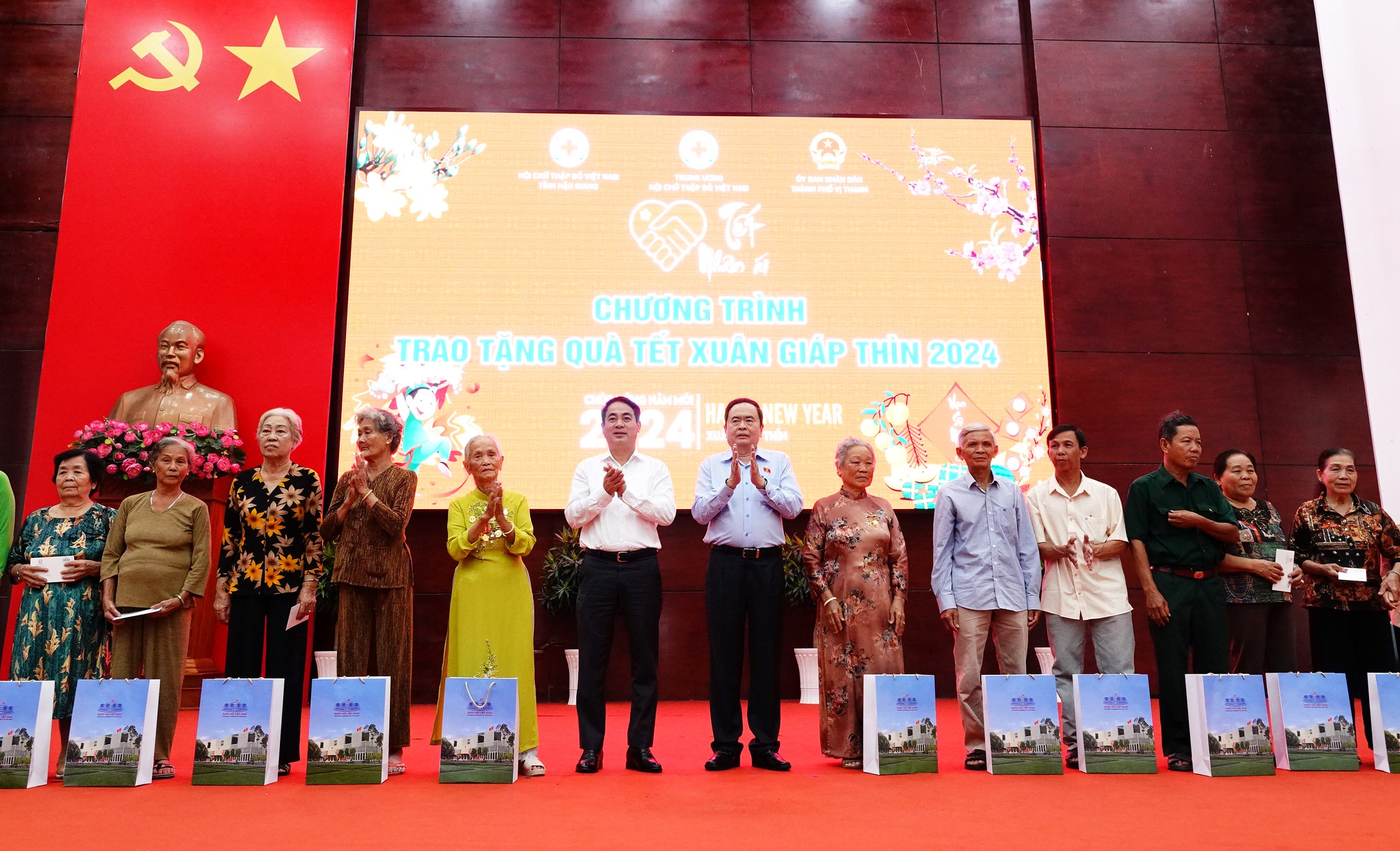 Ấm lòng “Tết Nhân ái” tại Hậu Giang- Ảnh 3.