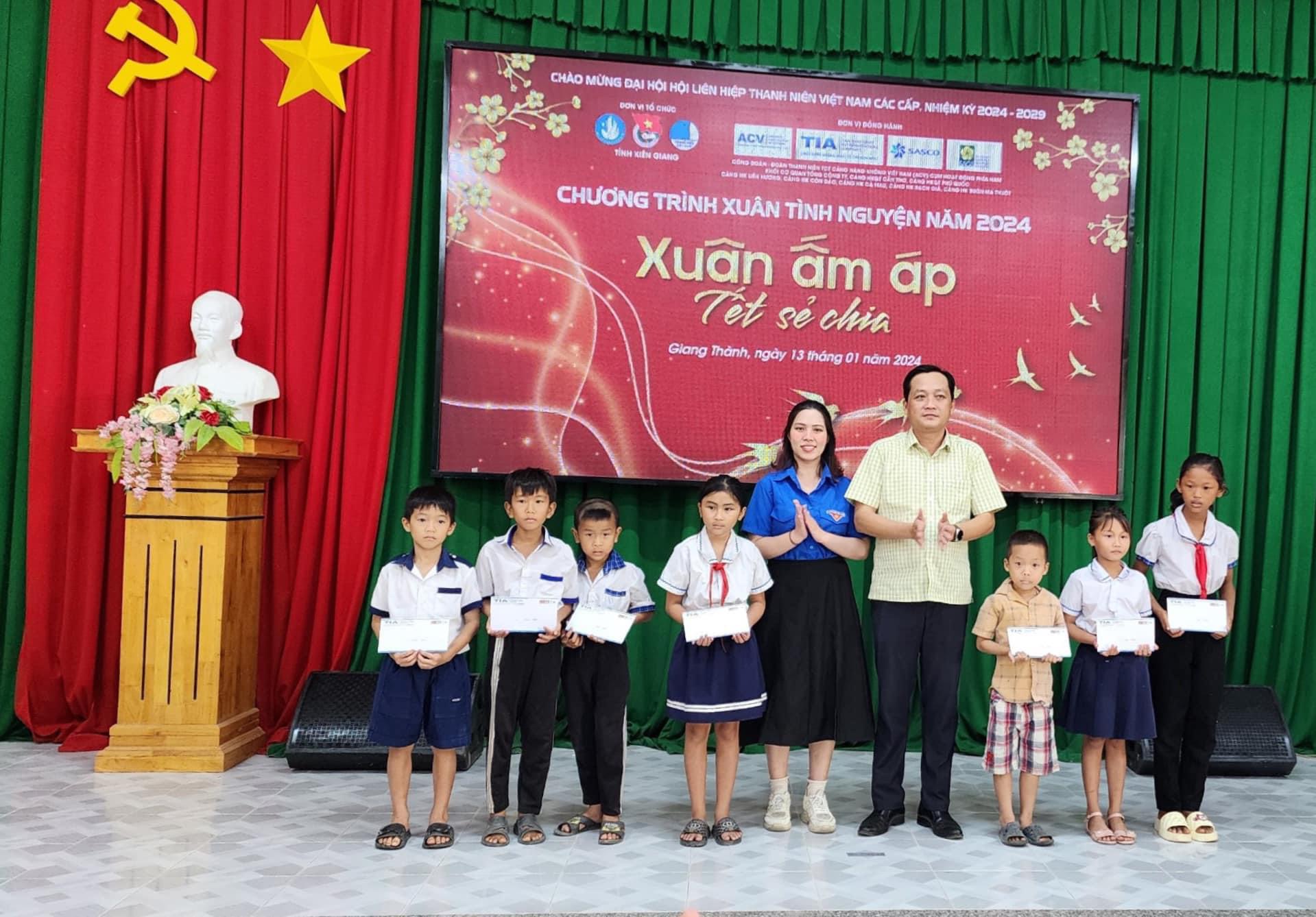 SASCO v&agrave; h&agrave;nh tr&igrave;nh "Xu&acirc;n y&ecirc;u thương" khắp mọi miền đất nước
- Ảnh 5.