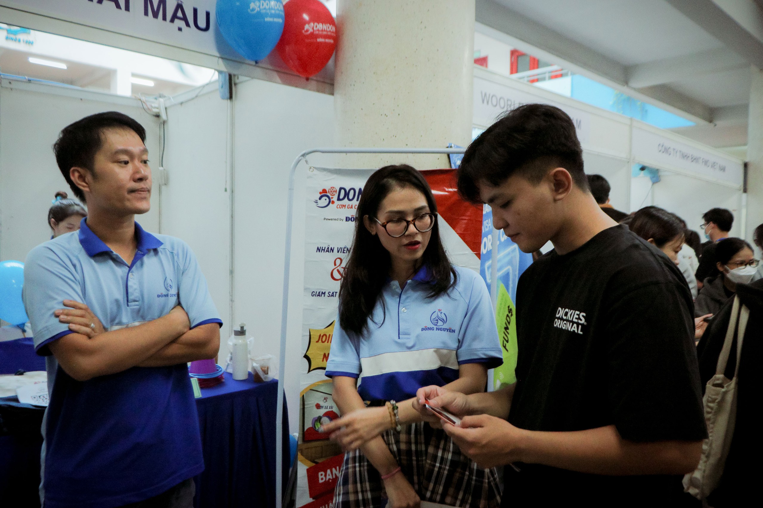 Sinh vi&ecirc;n, người lao động cần t&igrave;m hiểu kỹ th&ocirc;ng tin tuyển dụng  để tr&aacute;nh sập bẫy lừa đảo Ảnh: HUỲNH NHƯ