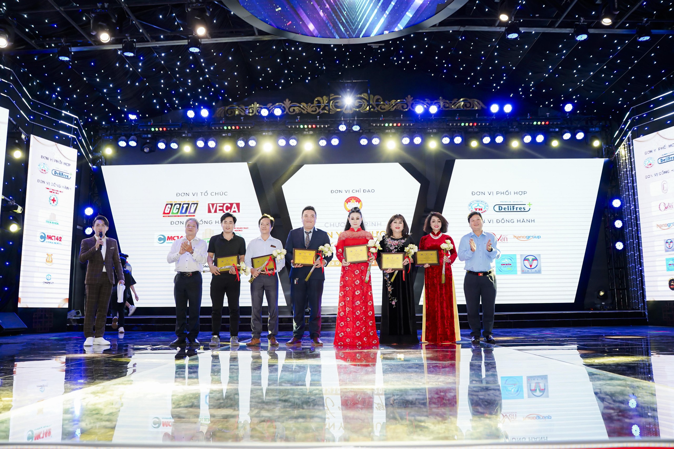 C&ocirc;ng ty Việt &Acirc;u đồng h&agrave;nh &ldquo;Xu&acirc;n y&ecirc;u thương&rdquo;- Ảnh 2.