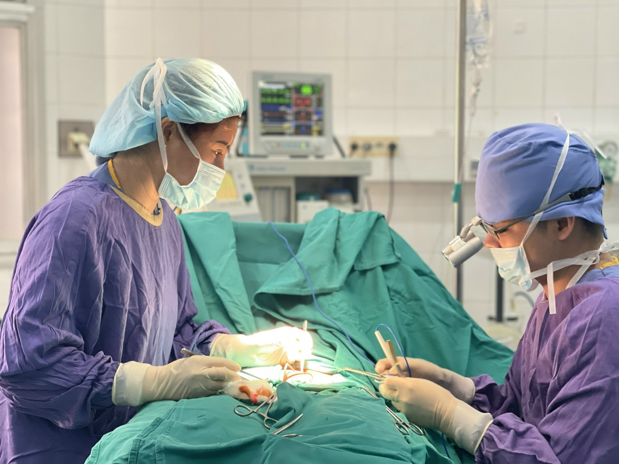 Căn bệnh xoắn tinh hoàn nam giới dễ mắc khi trời lạnh- Ảnh 1.