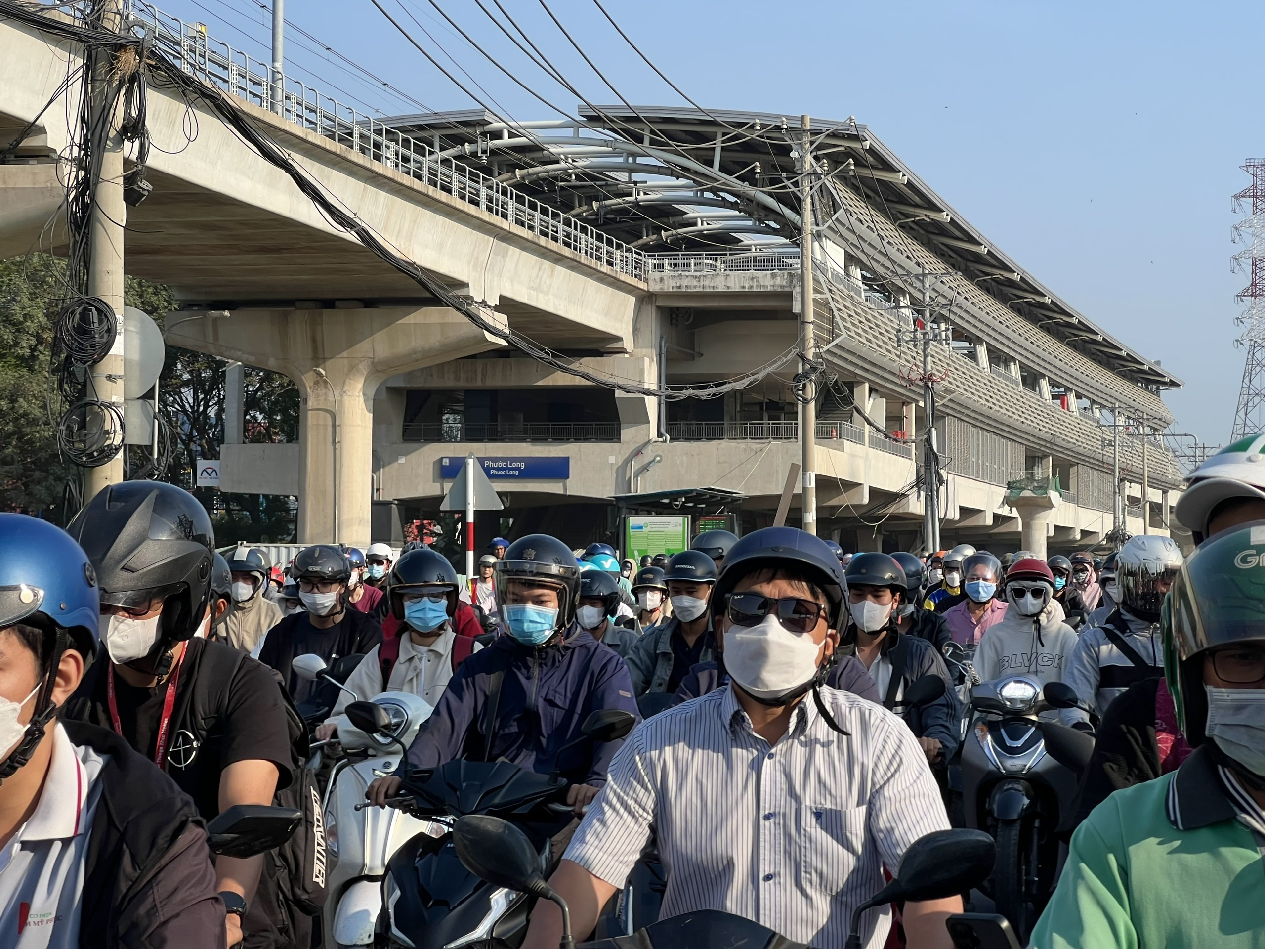 "Vỡ trận" giao th&ocirc;ng qua cầu Rạch Chiếc- Ảnh 5.