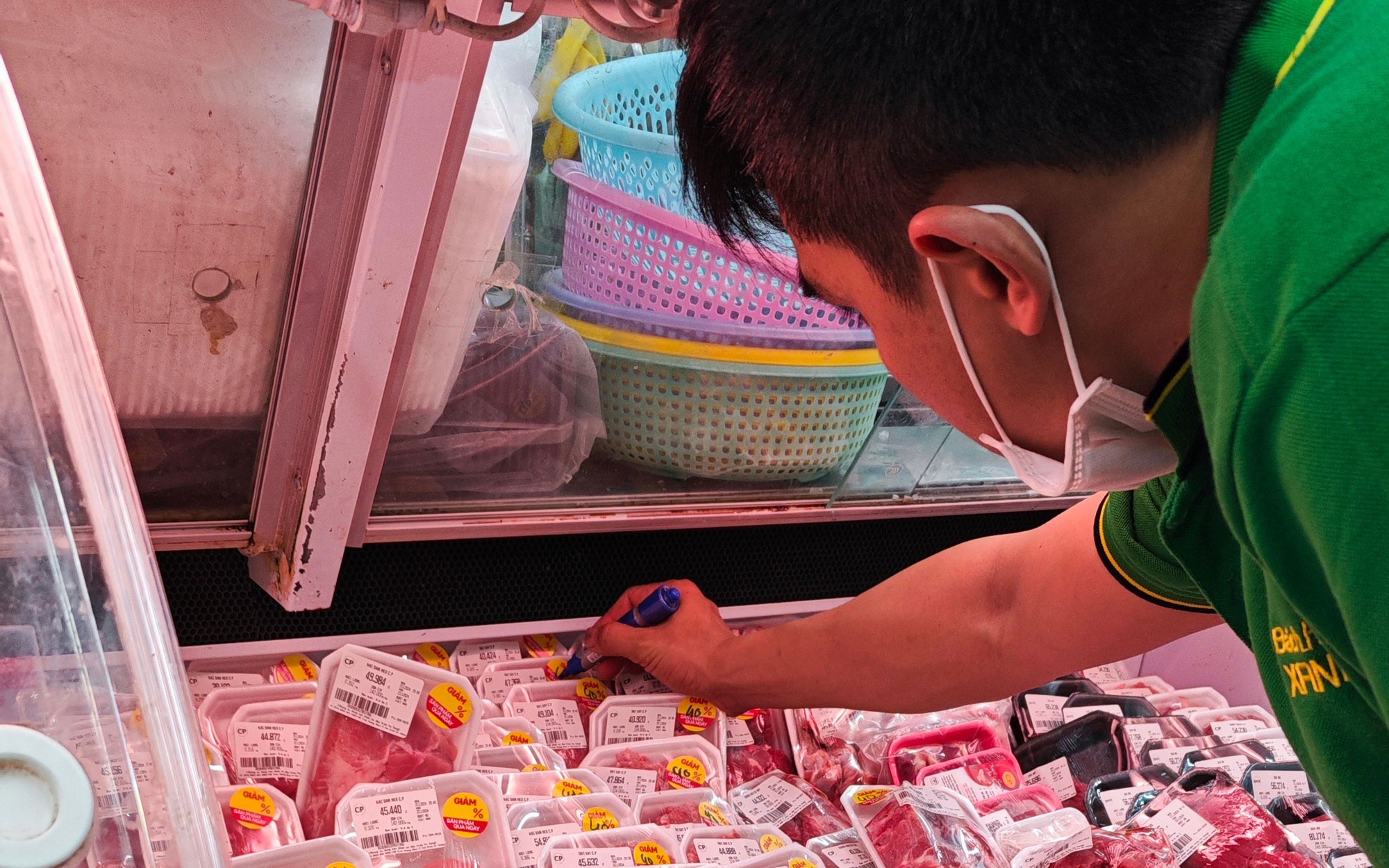Sát Tết, thịt heo vẫn ế ẩm