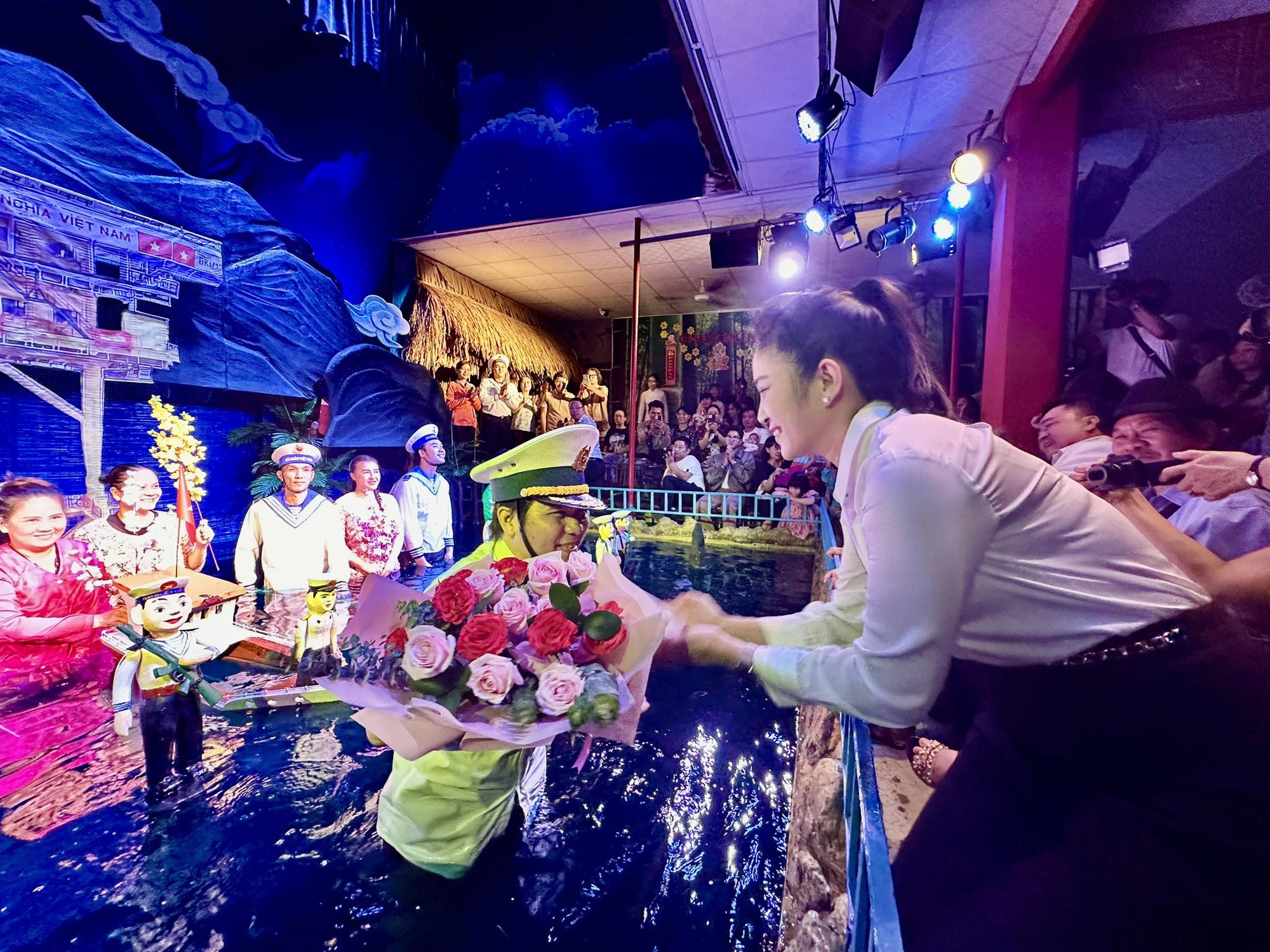 NSND Thanh Thúy xúc động với ca khúc trong vở rối nước "Trước ngọn sóng"- Ảnh 1.