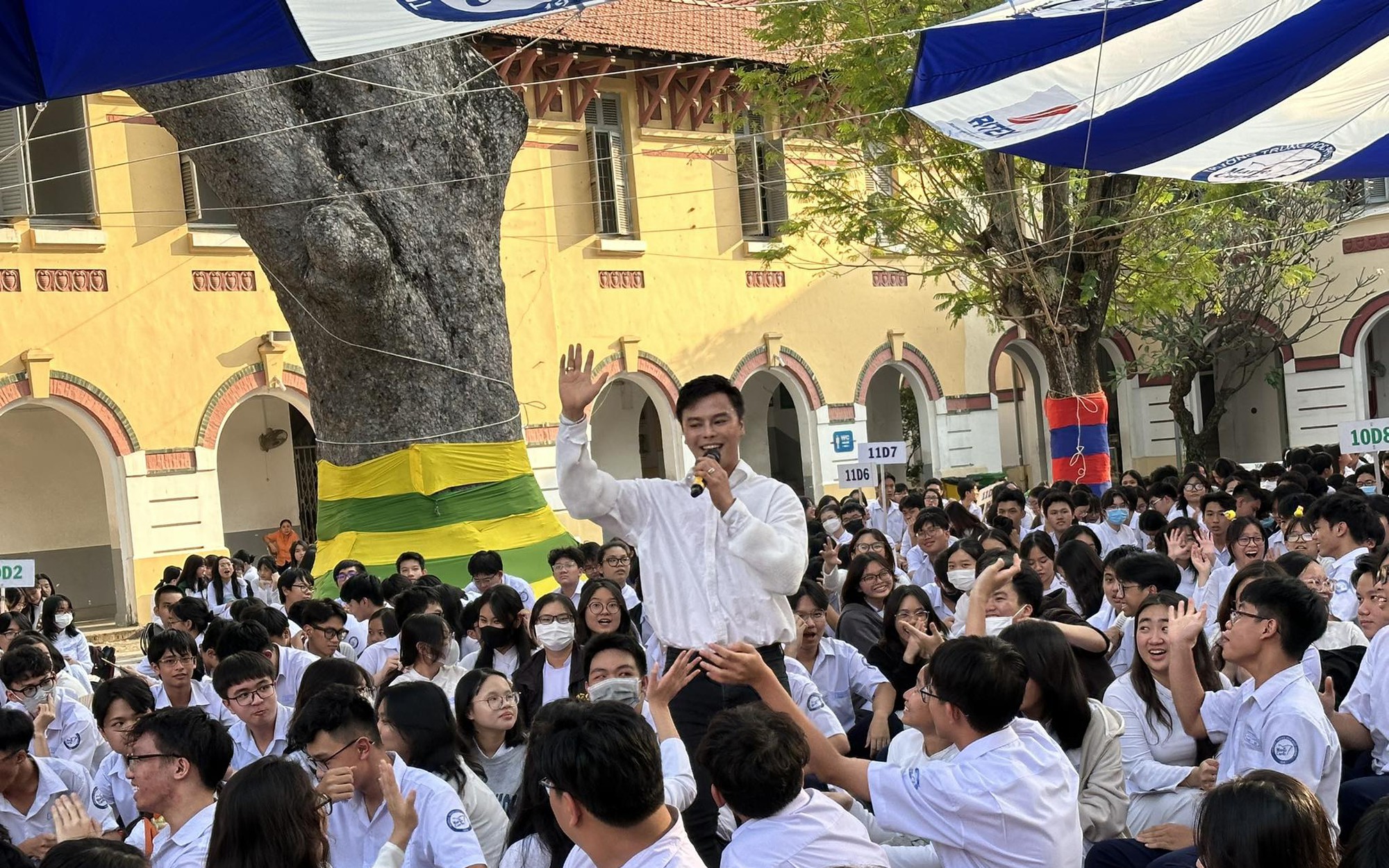 Sau "Mai Vàng", NSƯT Võ Minh Lâm quấy động Sân khấu học đường Marie Curie