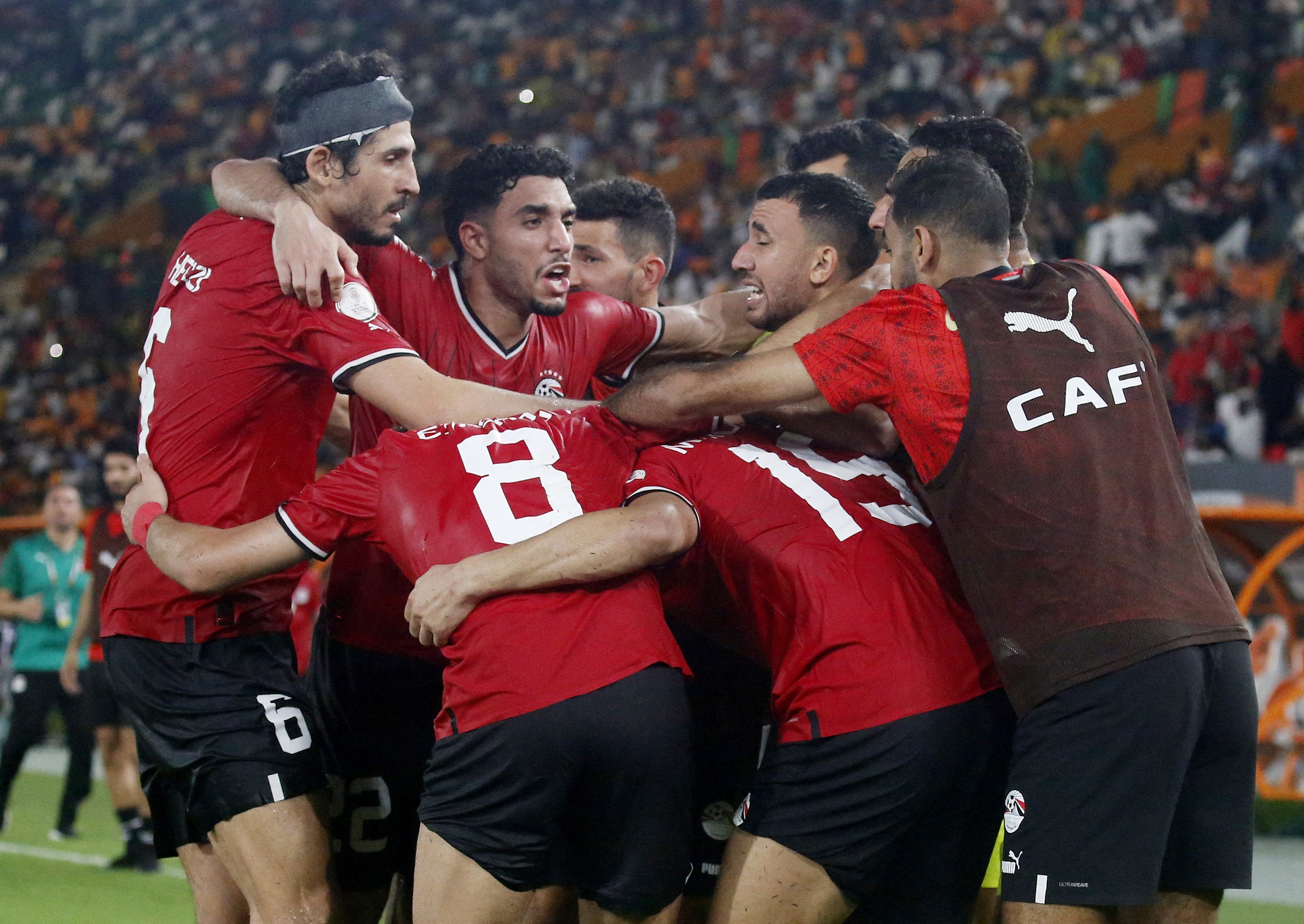 Thua sốc Guinea X&iacute;ch đạo, chủ nh&agrave; Bờ Biển Ng&agrave; sắp bị loại ở AFCON- Ảnh 4.