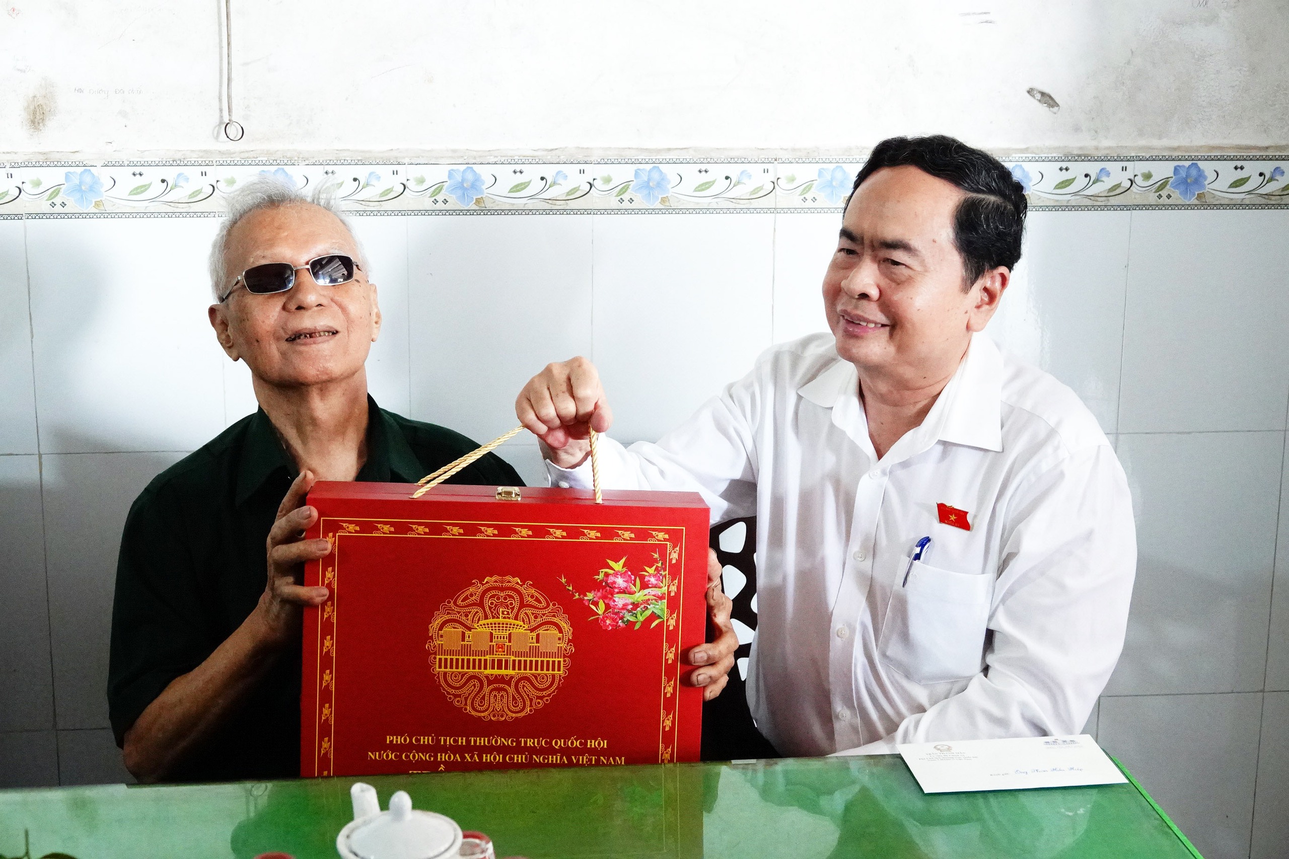 Hậu Giang: Tặng qu&agrave; Tết cho c&ocirc;ng nh&acirc;n, người lao động- Ảnh 5.