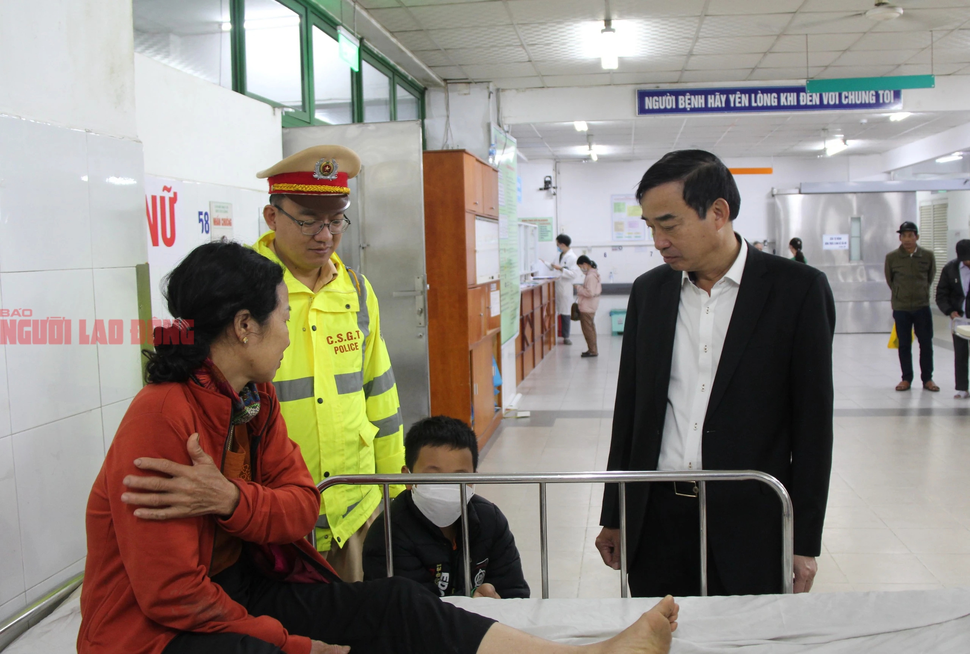 Tai nạn ở cao tốc La Sơn - Túy Loan: "Đang ngủ nghe rầm rầm, xe lộn vòng vòng"- Ảnh 3.