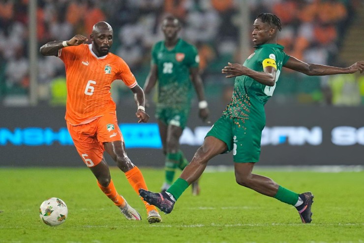 Thua sốc Guinea X&iacute;ch đạo, chủ nh&agrave; Bờ Biển Ng&agrave; sắp bị loại ở AFCON- Ảnh 1.