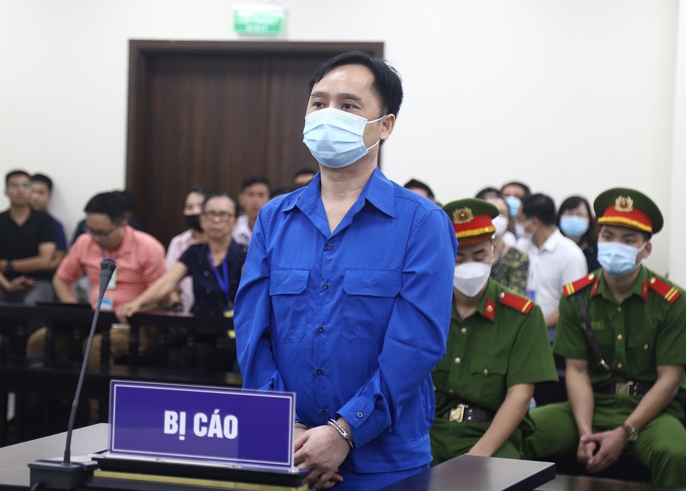 Xử phạt 12 tổ chức, c&aacute; nh&acirc;n cho &ocirc;ng Đỗ Th&agrave;nh Nh&acirc;n mượn t&agrave;i khoản để thao t&uacute;ng chứng kho&aacute;n- Ảnh 1.