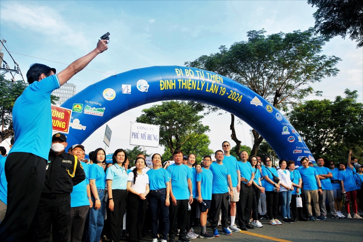 H&agrave;nh tr&igrave;nh &ldquo;Bước ch&acirc;n chia sẻ&rdquo; hỗ trợ b&agrave; con ngh&egrave;o đ&oacute;n Tết- Ảnh 10.