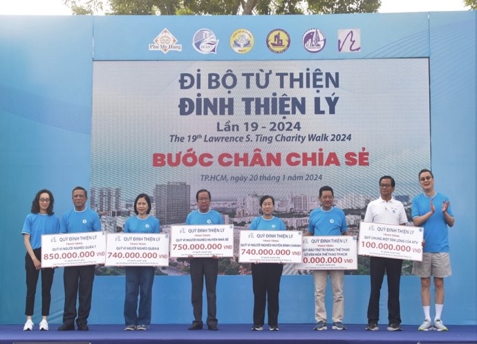 H&agrave;nh tr&igrave;nh &ldquo;Bước ch&acirc;n chia sẻ&rdquo; hỗ trợ b&agrave; con ngh&egrave;o đ&oacute;n Tết- Ảnh 7.