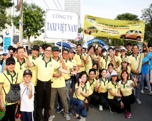 H&agrave;nh tr&igrave;nh &ldquo;Bước ch&acirc;n chia sẻ&rdquo; hỗ trợ b&agrave; con ngh&egrave;o đ&oacute;n Tết- Ảnh 9.