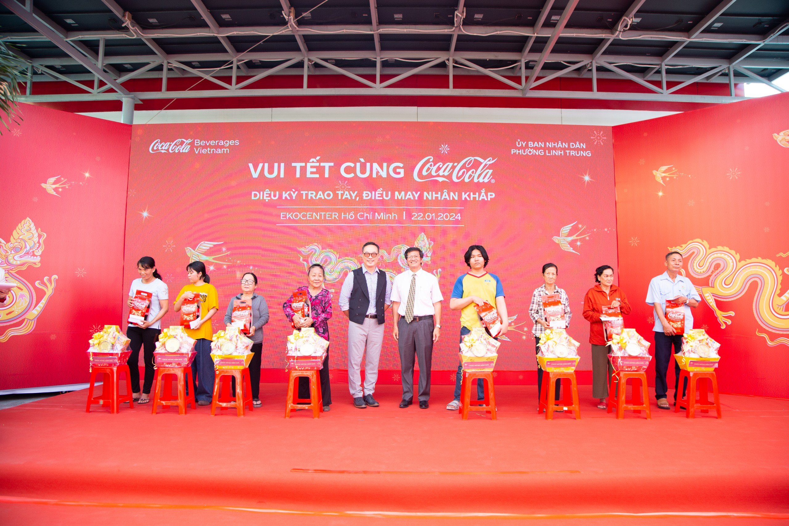 Coca-Cola Việt Nam mang Tết diệu kỳ đến h&agrave;ng ng&agrave;n ho&agrave;n cảnh kh&oacute; khăn- Ảnh 1.