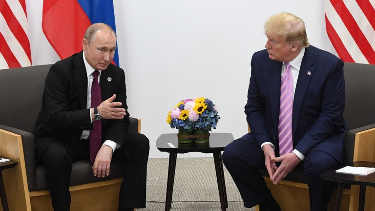 Tổng thống Nga Vladimir Putin v&agrave; cựu Tổng thống Mỹ Donald Trump gặp nhau tại Hội nghị thượng đỉnh G20 ở Nhật Bản v&agrave;o th&aacute;ng 6-2019. Ảnh: Sputnik