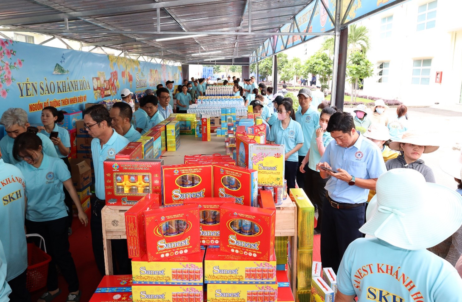 Sanest Khánh Hòa mở gian hàng không lợi nhuận Tết Giáp Thìn 2024- Ảnh 3.