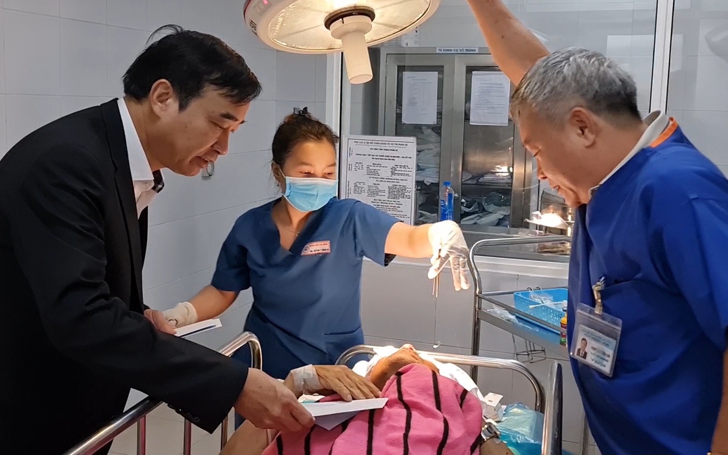 Tai nạn ở cao tốc La Sơn - Túy Loan: "Đang ngủ nghe rầm rầm, xe lộn vòng vòng"