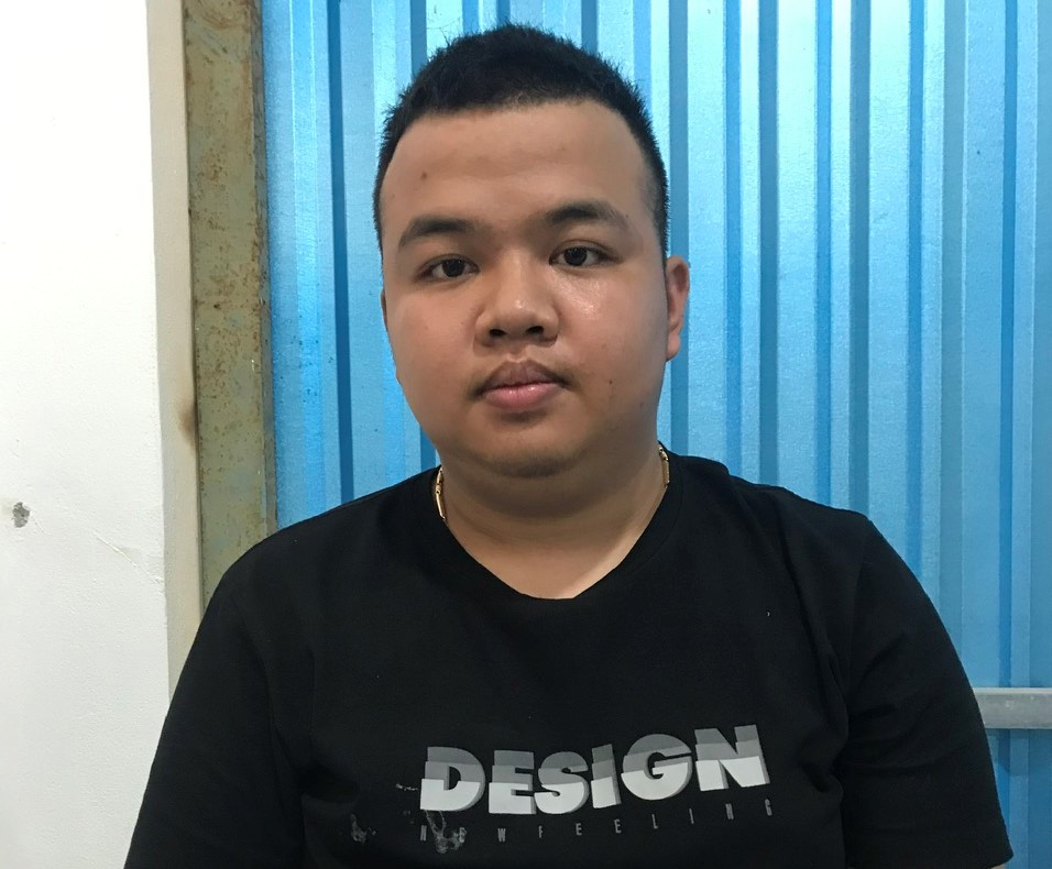 Nam thanh ni&ecirc;n giả danh c&ocirc;ng an mua b&aacute;n t&agrave;i khoản ng&acirc;n h&agrave;ng- Ảnh 1.
