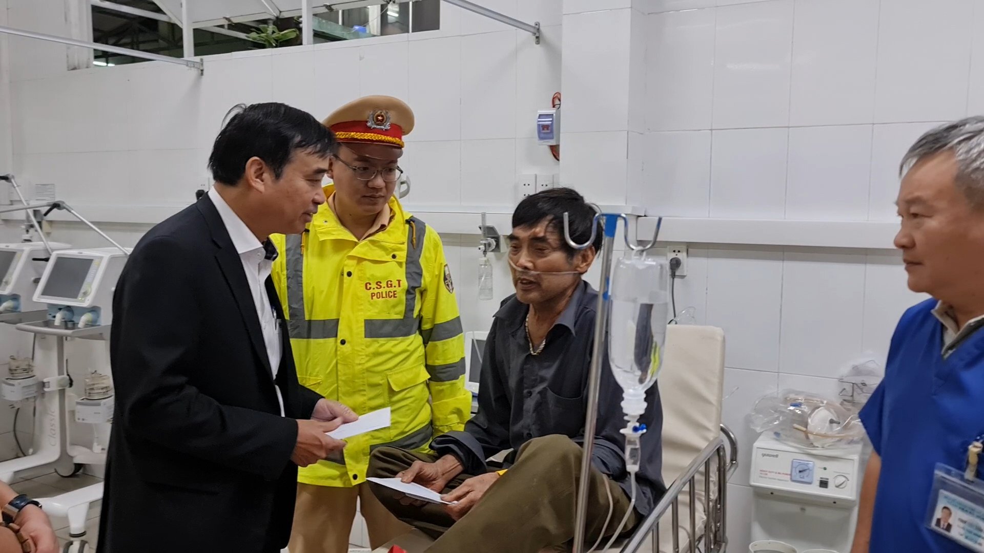 T&igrave;nh h&igrave;nh sức khỏe c&aacute;c nạn nh&acirc;n vụ xe kh&aacute;ch lao xuống vực tr&ecirc;n đường cao tốc- Ảnh 1.