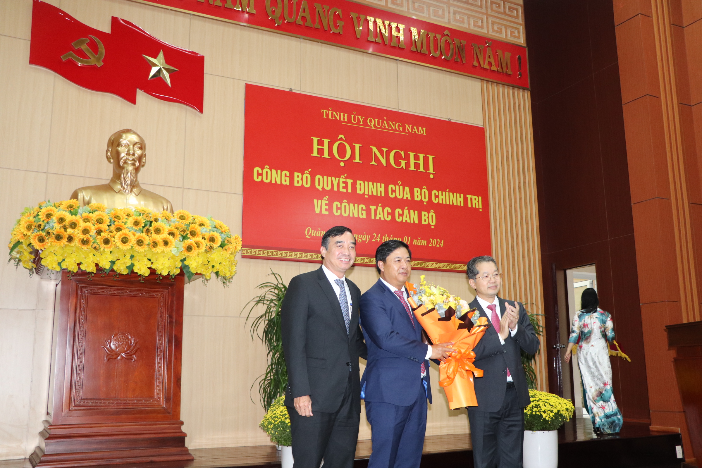 Clip: T&acirc;n B&iacute; thư Tỉnh ủy Quảng Nam n&oacute;i g&igrave; khi nhận nhiệm vụ?- Ảnh 3.