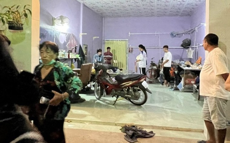 Chồng nguy kịch, vợ cũ tử vong trong căn nhà khóa cửa