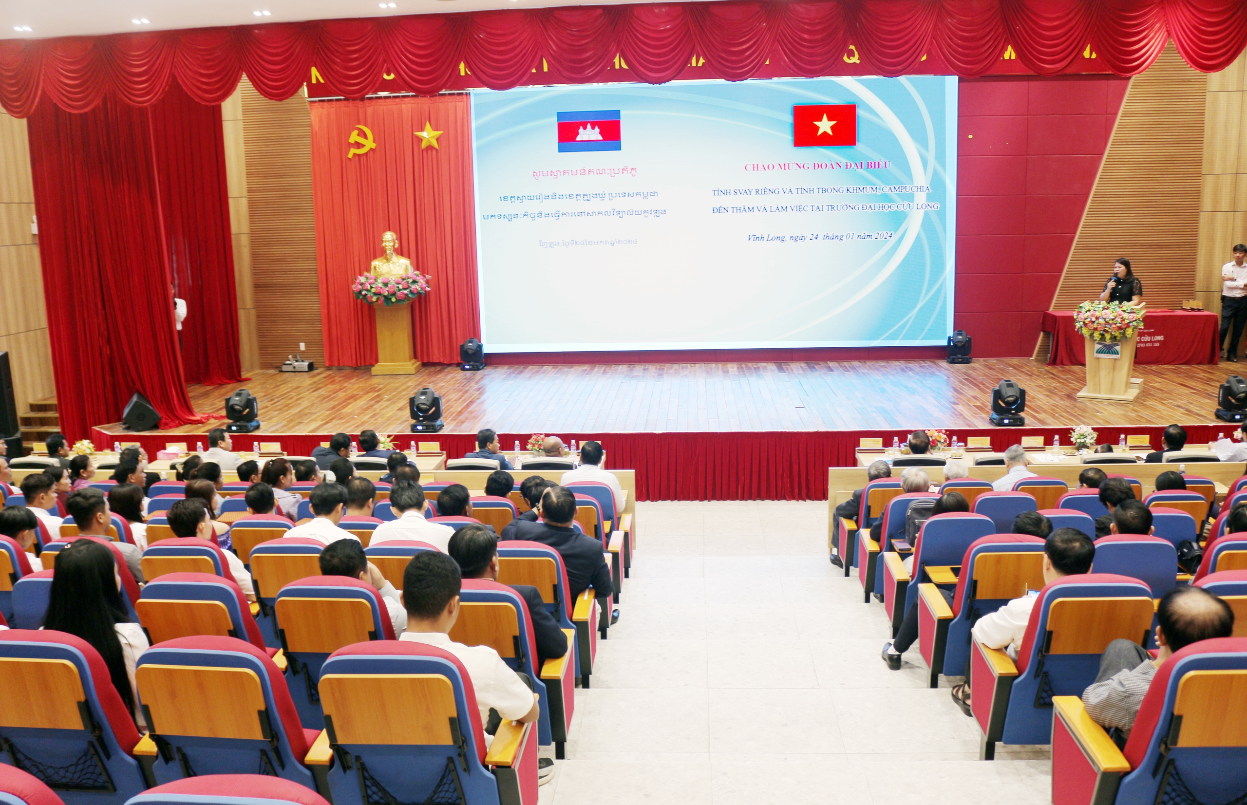 Trường ĐH Cửu Long cấp nhiều học bổng cho lưu học sinh Campuchia- Ảnh 2.
