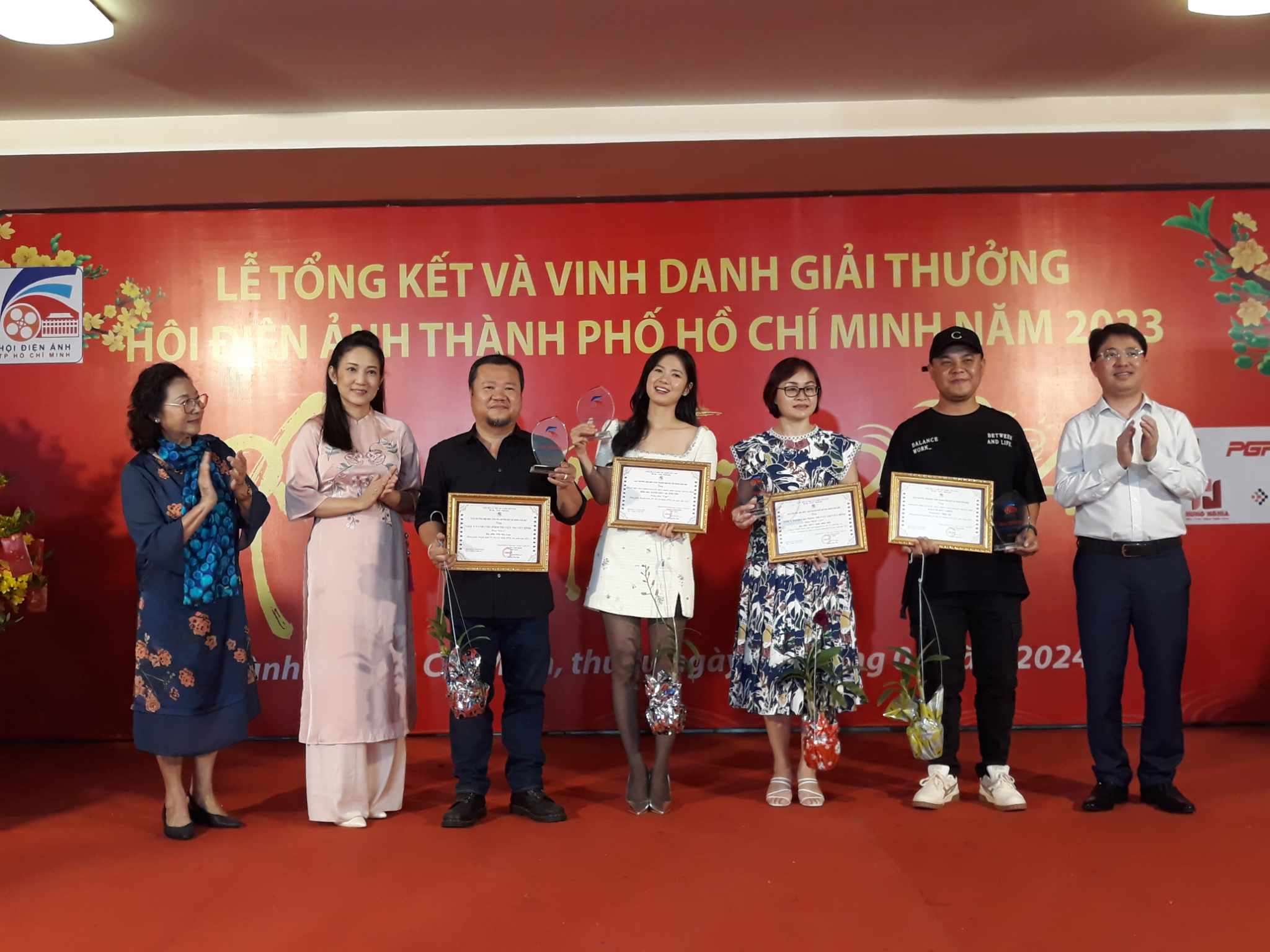 Đinh Y Nhung, Oanh Kiều được vinh danh- Ảnh 4.
