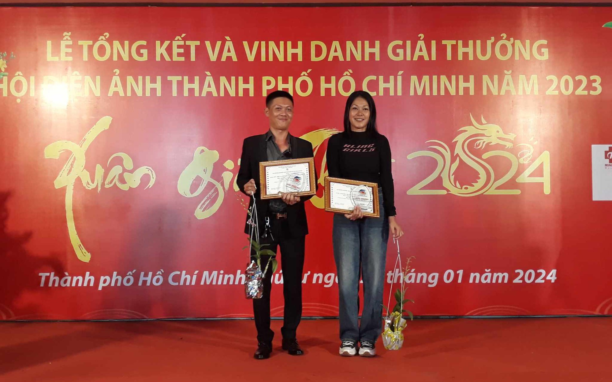 Đinh Y Nhung, Oanh Kiều được vinh danh