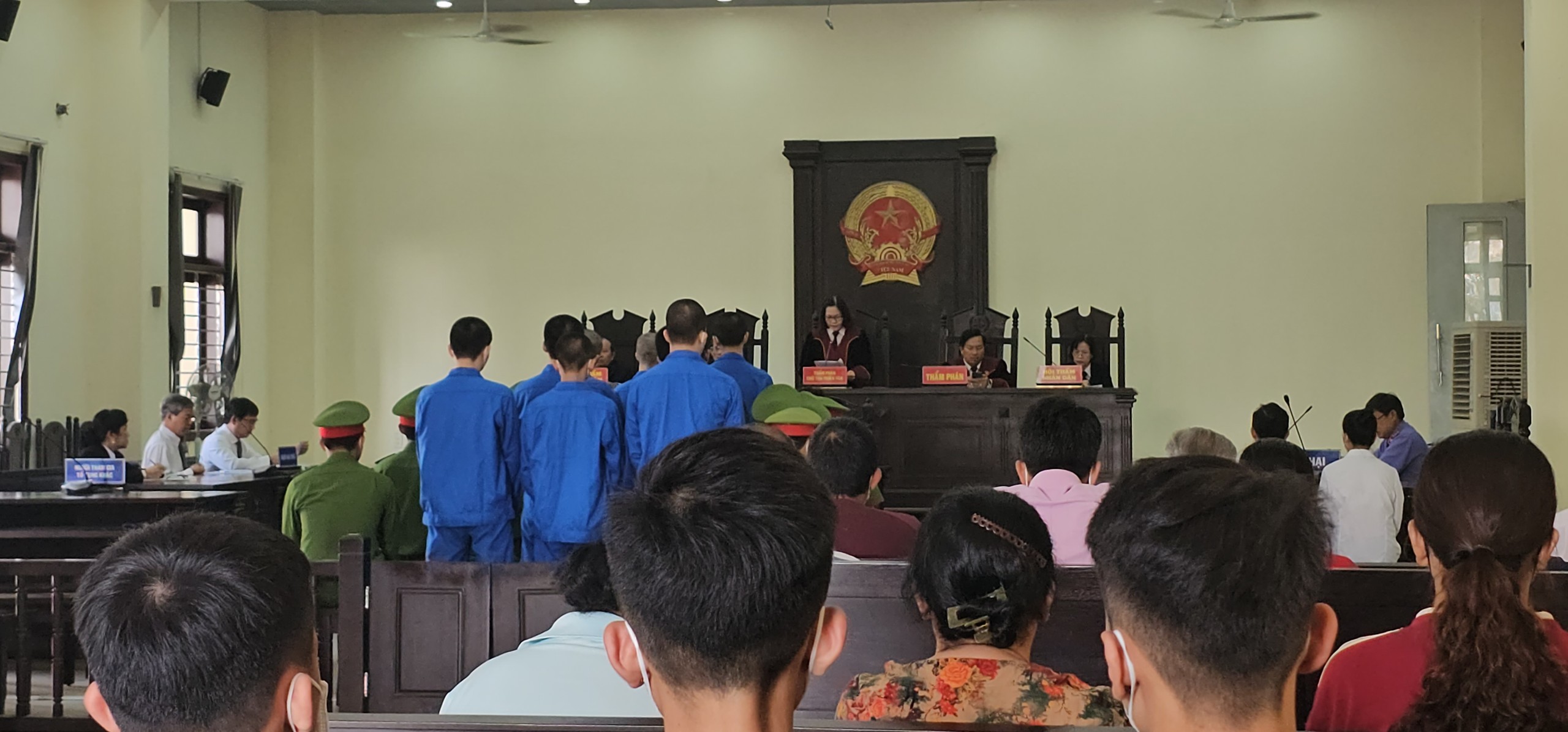 Phạt tù 9 thanh thiếu niên đánh chết nam sinh lớp 11- Ảnh 1.