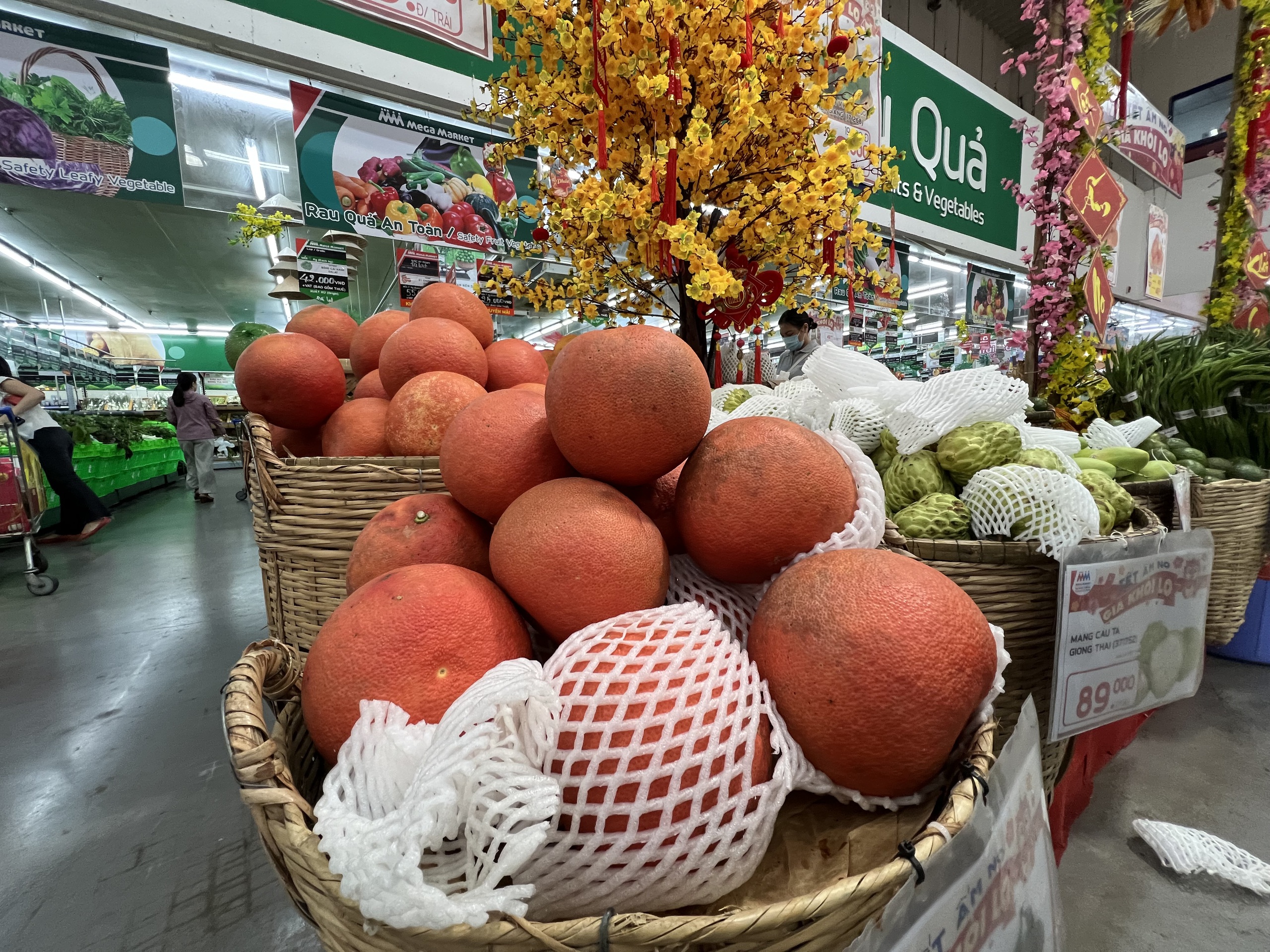 Nhiều loại trái cây trưng Tết tiền triệu- Ảnh 1.
