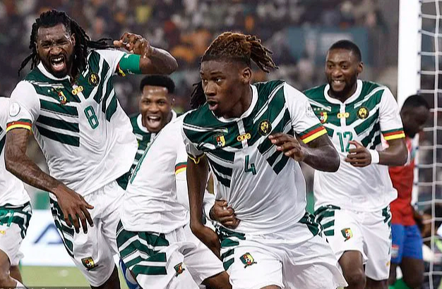 Cựu v&ocirc; địch Algeria bị loại sốc, Cameroon l&aacute;ch qua v&ograve;ng bảng AFCON- Ảnh 5.