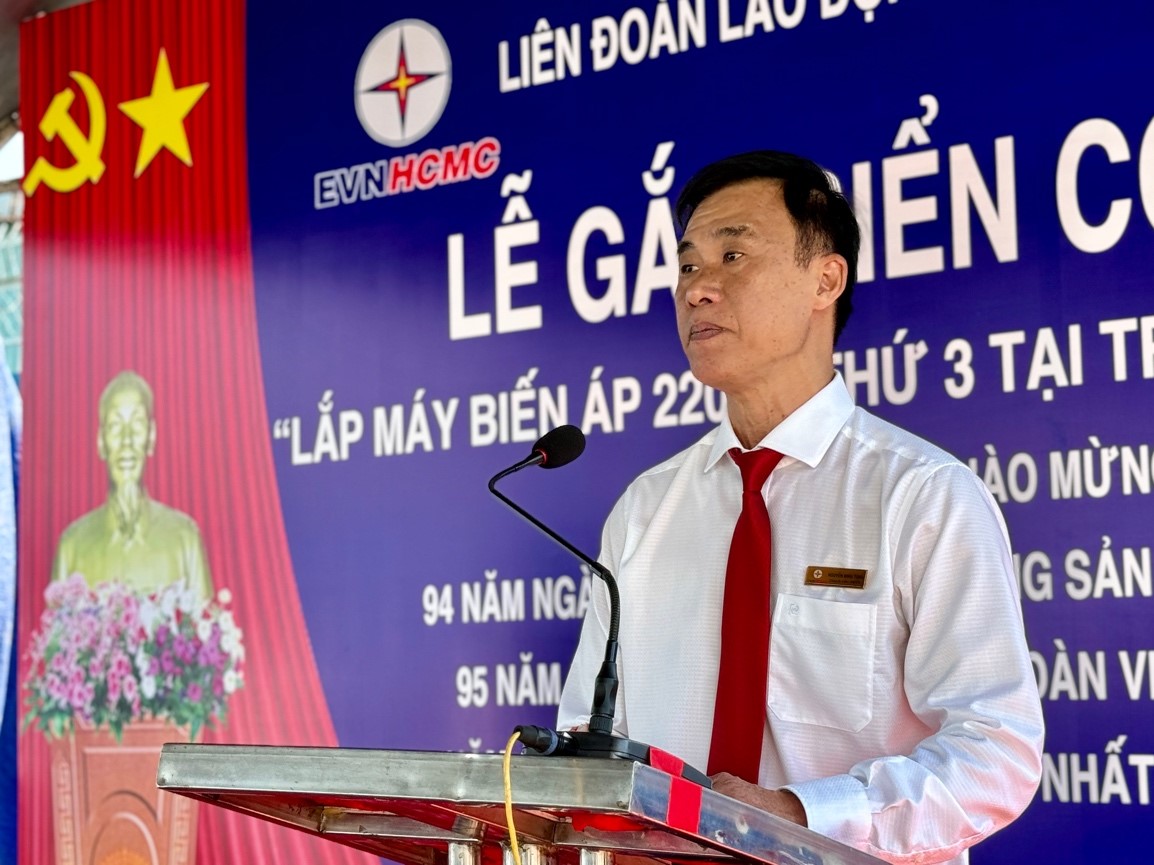 EVNHCMC gắn biển c&ocirc;ng tr&igrave;nh thi đua &ldquo;Lắp m&aacute;y biến &aacute;p thứ 3 Trạm biến &aacute;p 220 kV B&igrave;nh T&acirc;n&rdquo;- Ảnh 2.