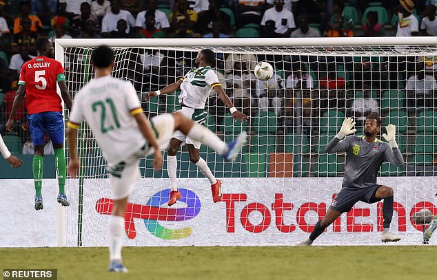 Cựu v&ocirc; địch Algeria bị loại sốc, Cameroon l&aacute;ch qua v&ograve;ng bảng AFCON- Ảnh 2.