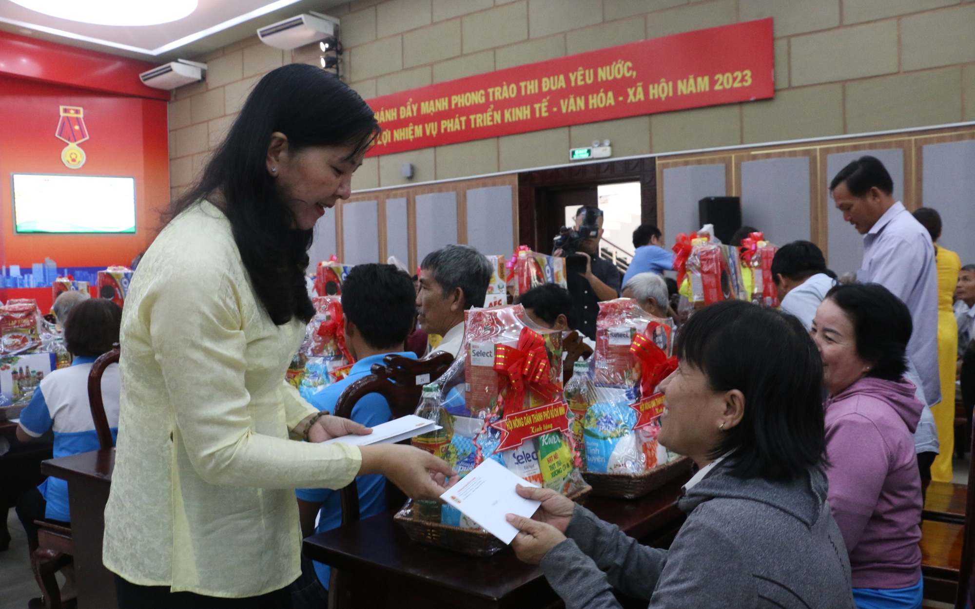 Nông dân ở TP HCM được chăm lo Tết