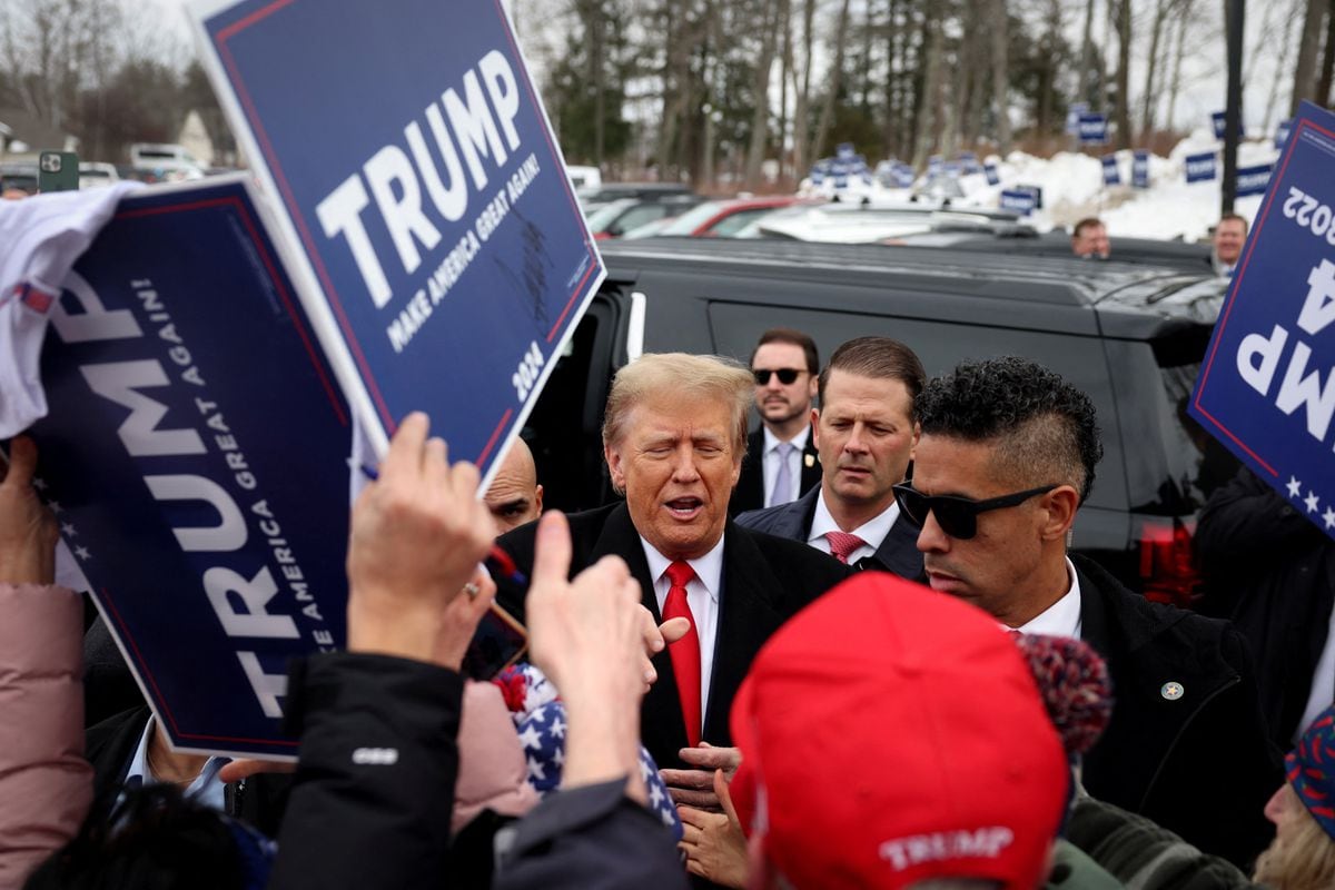 Bầu cử sơ bộ Mỹ: &Ocirc;ng Trump khuy&ecirc;n "sốc", b&agrave; Haley đ&aacute;p trả cứng rắn- Ảnh 1.