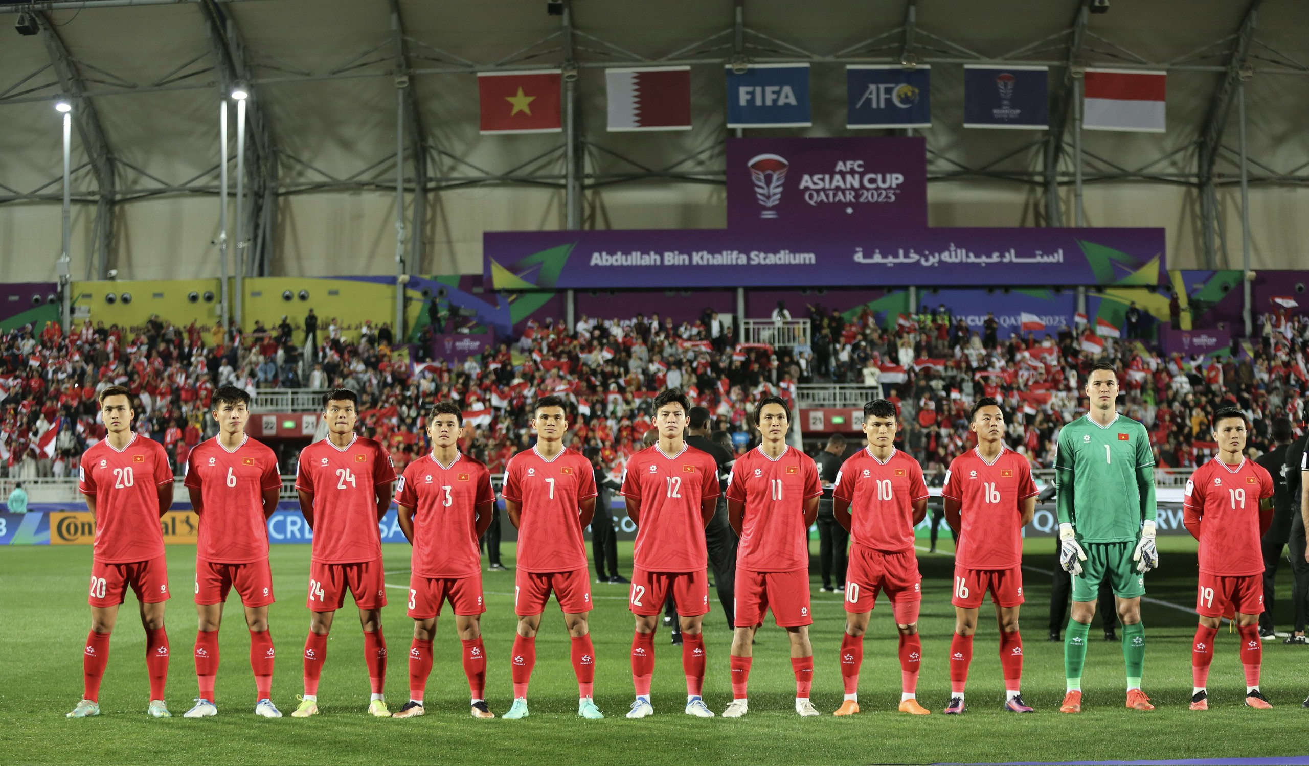 Nh&igrave;n lại b&oacute;ng đ&aacute; Việt Nam từ Asian Cup 2023: Đừng chỉ đổ cho HLV Troussier- Ảnh 1.