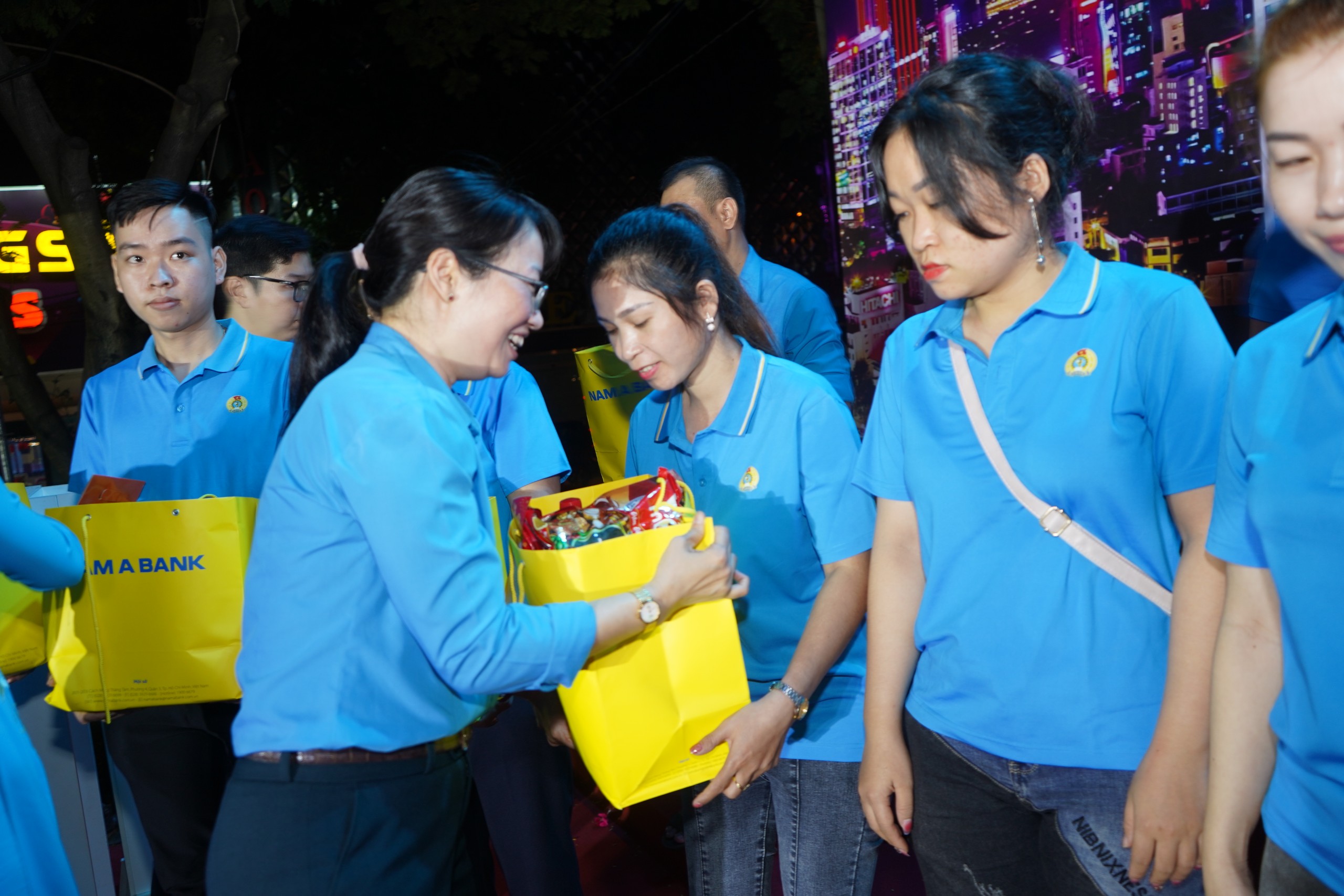 Những khoản tiền người lao động được nhận dịp Tết Nguy&ecirc;n đ&aacute;n 2024- Ảnh 3.