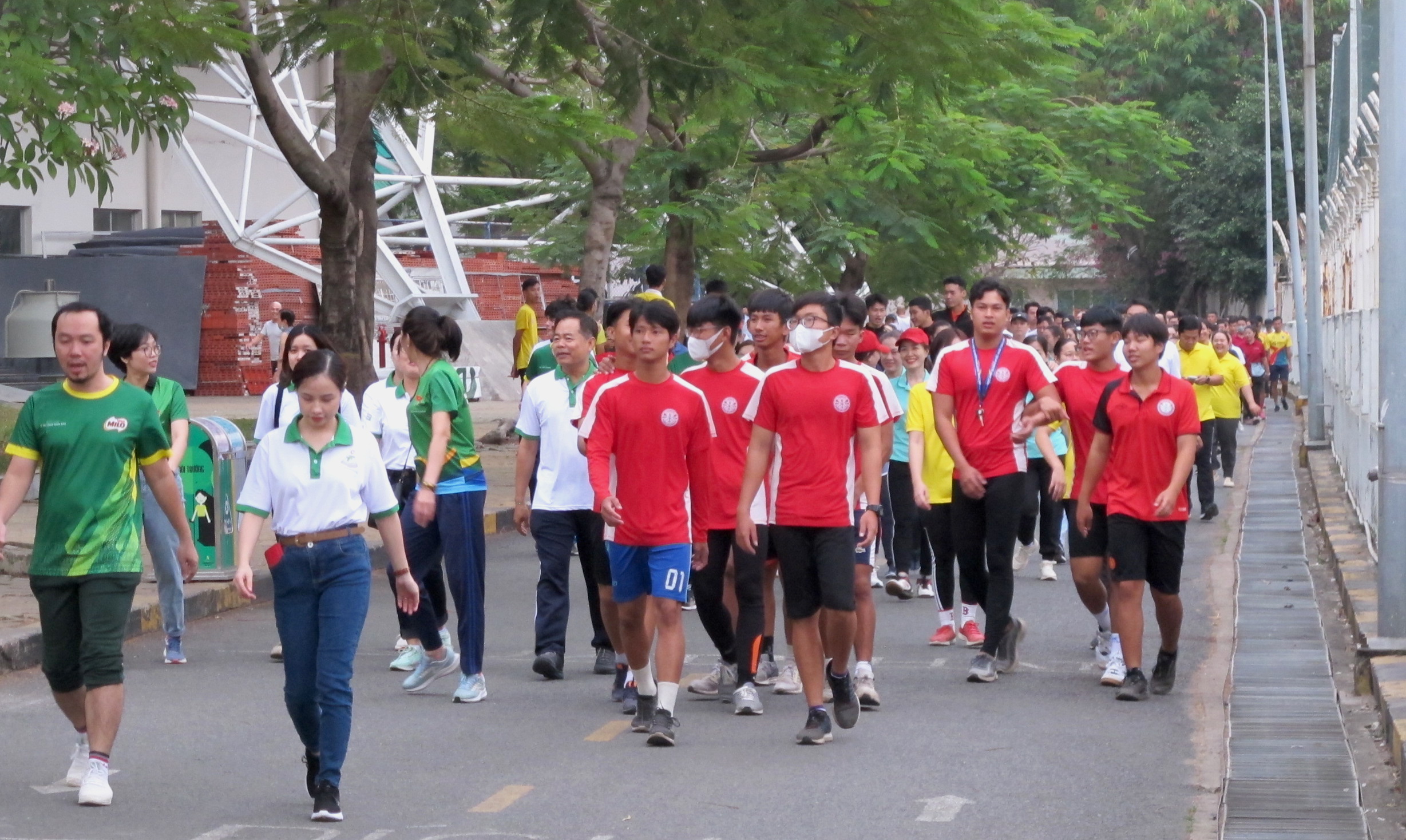 Đi bộ đồng hành gây quỹ hỗ trợ đoàn viên, người lao động- Ảnh 4.