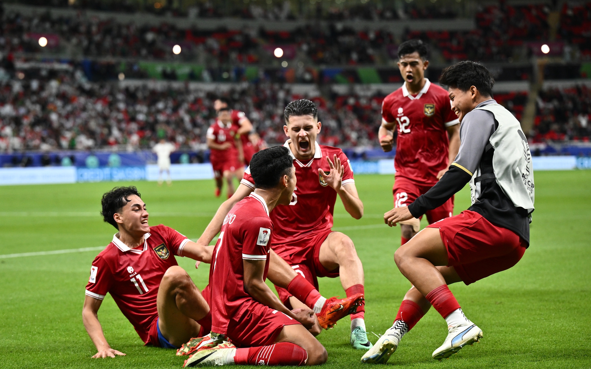 Indonesia l&aacute;ch khe cửa hẹp, c&ugrave;ng Th&aacute;i Lan v&agrave;o v&ograve;ng 1/8 Asian Cup