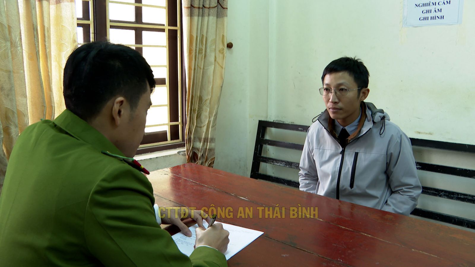 Xưởng "sản xuất" h&agrave;ng ng&agrave;n chai nước hoa giả nh&atilde;n hiệu nổi tiếng - Ảnh 1.