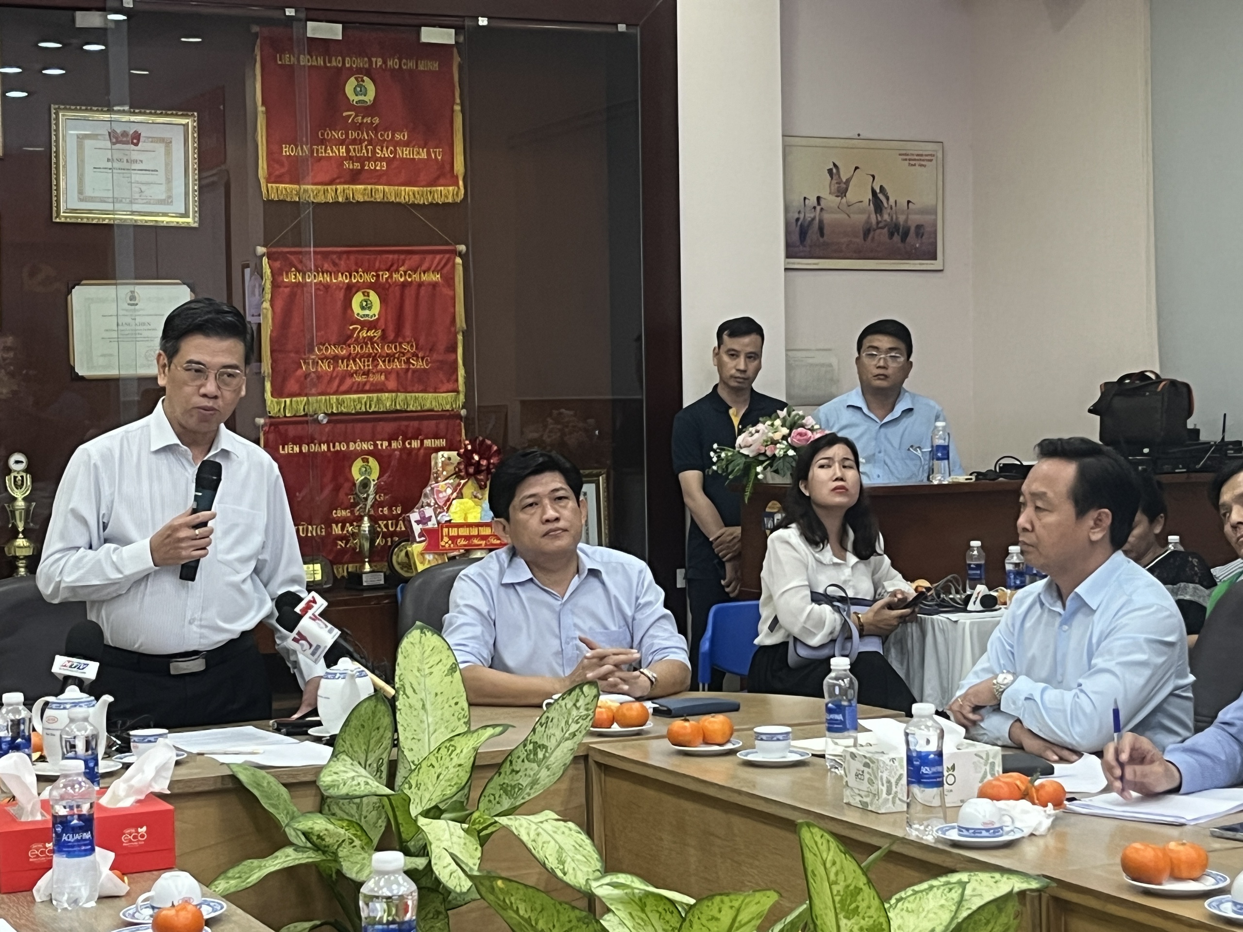 Lãnh đạo TP HCM khảo sát đêm ở chợ đầu mối Bình Điền - Ảnh 7.