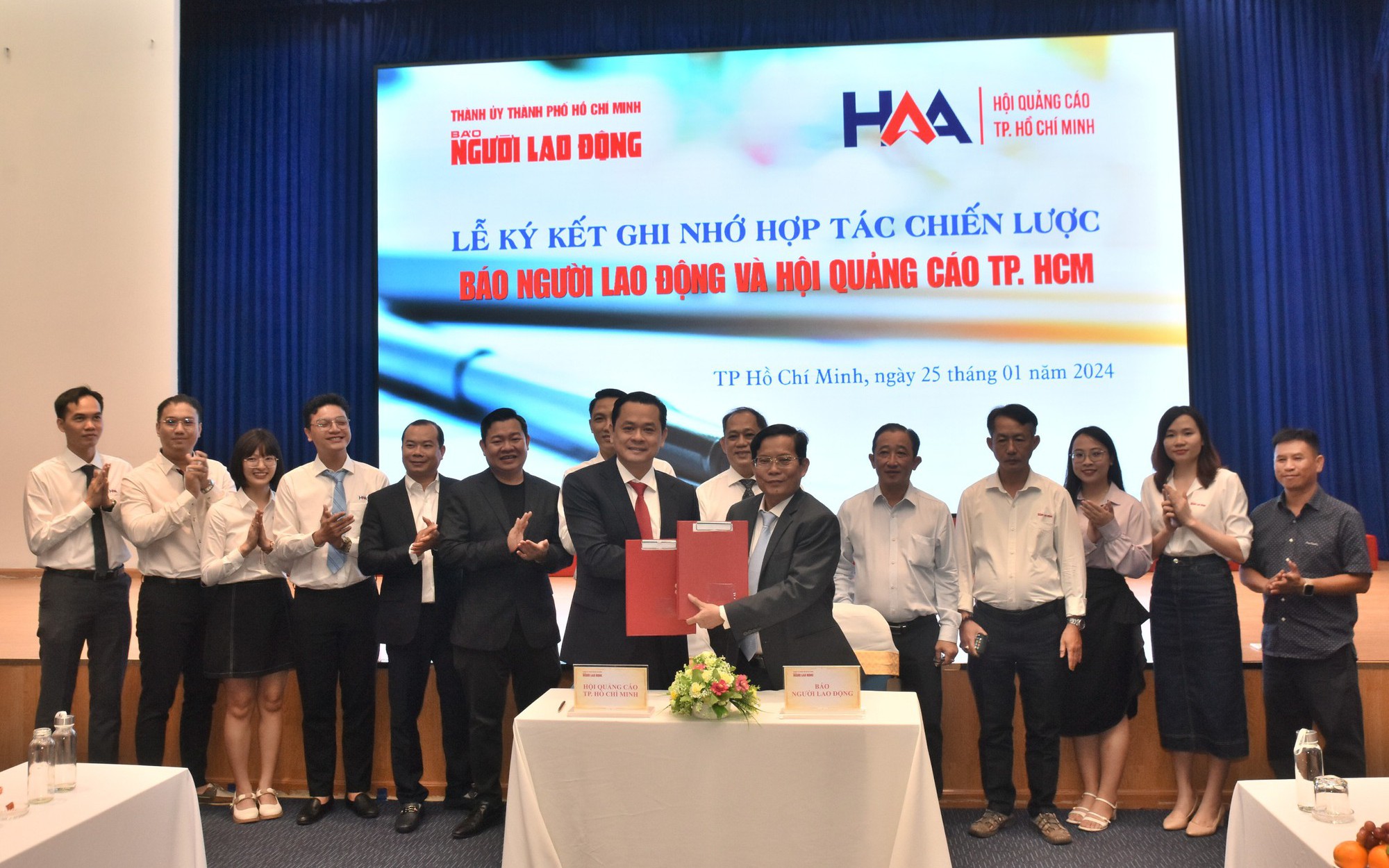 Báo Người Lao Động và Hội Quảng cáo TP HCM ký kết hợp tác chiến lược