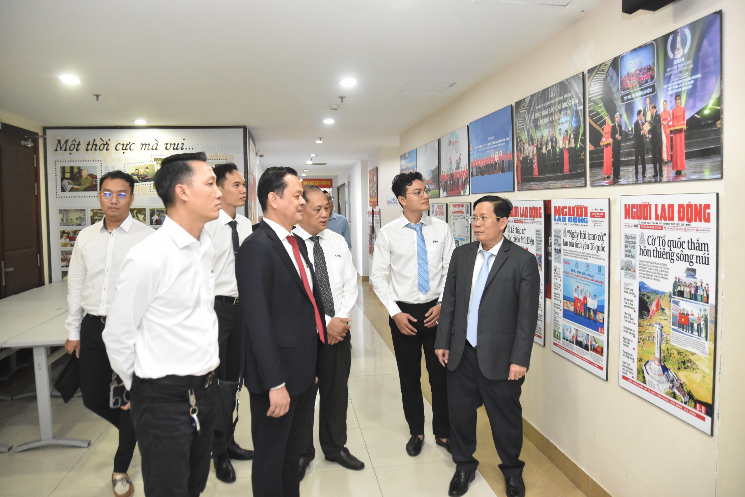 B&aacute;o Người Lao Động v&agrave; Hội Quảng c&aacute;o TP HCM k&yacute; kết hợp t&aacute;c chiến lược- Ảnh 2.