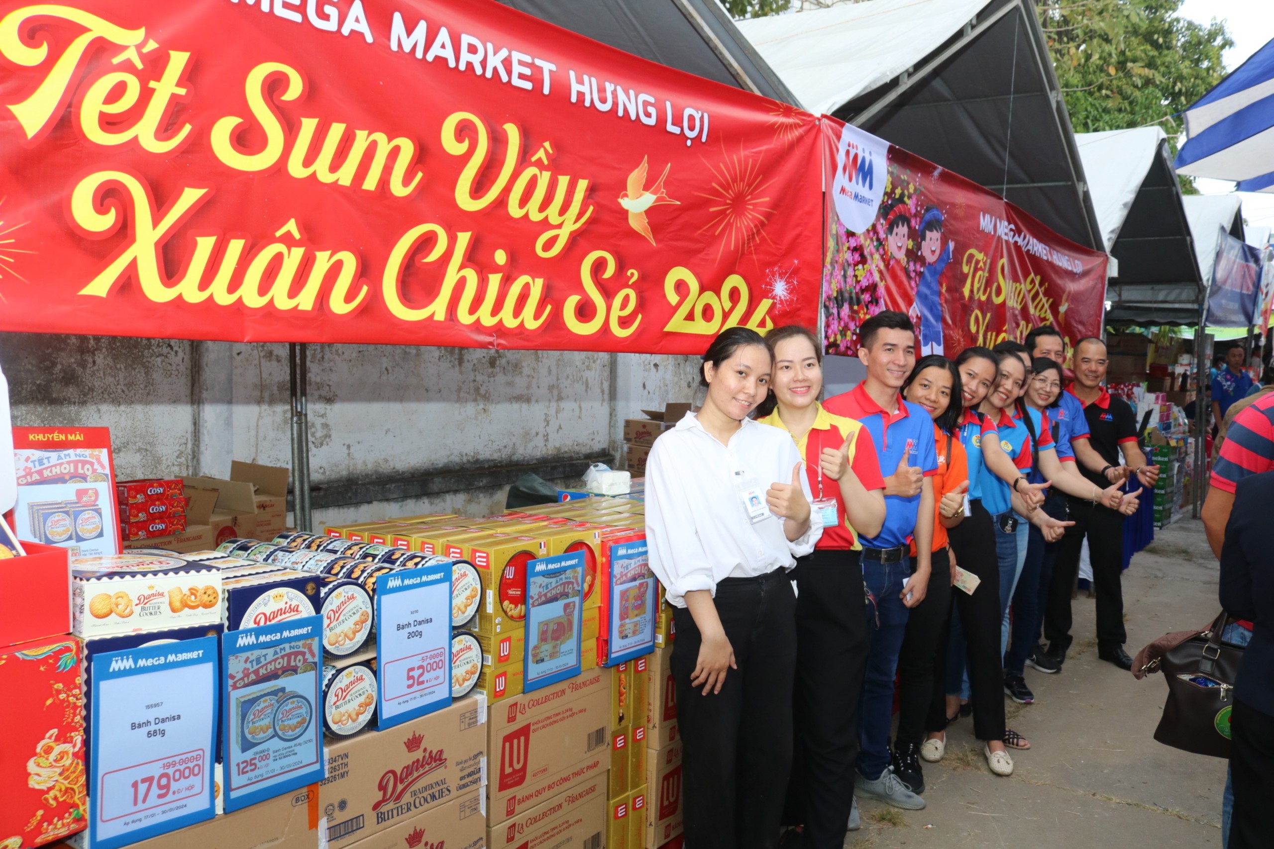 C&ocirc;ng nh&acirc;n ở Cần Thơ "vui như Tết"` khi được nhận qu&agrave;- Ảnh 8.