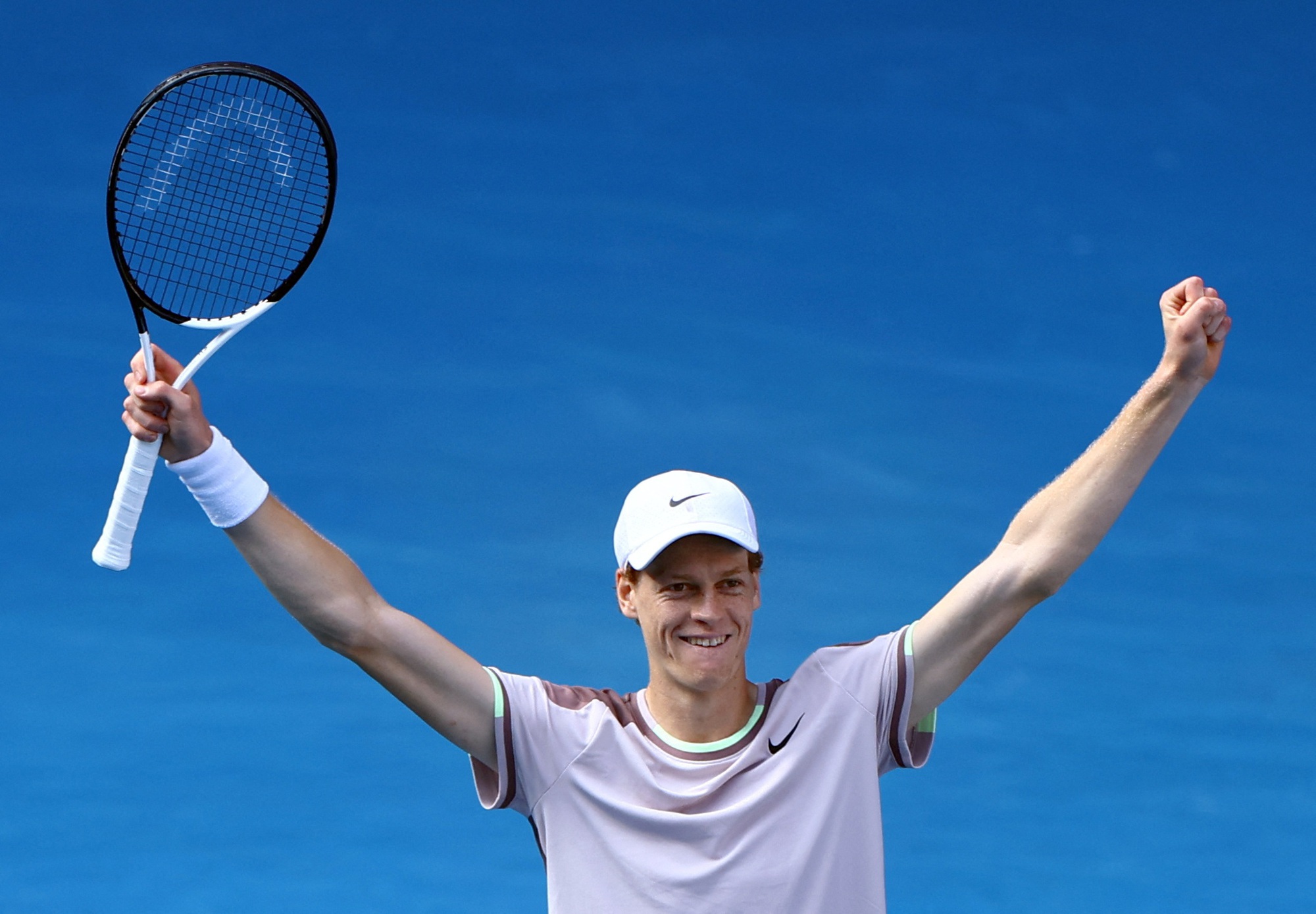 Jannik Sinner v&agrave; những điều kh&ocirc;ng tưởng sau cuộc lật đổ Djokovic- Ảnh 1.
