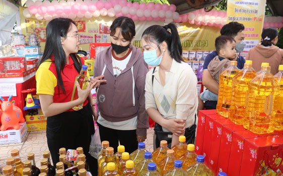 Để ai cũng có Tết