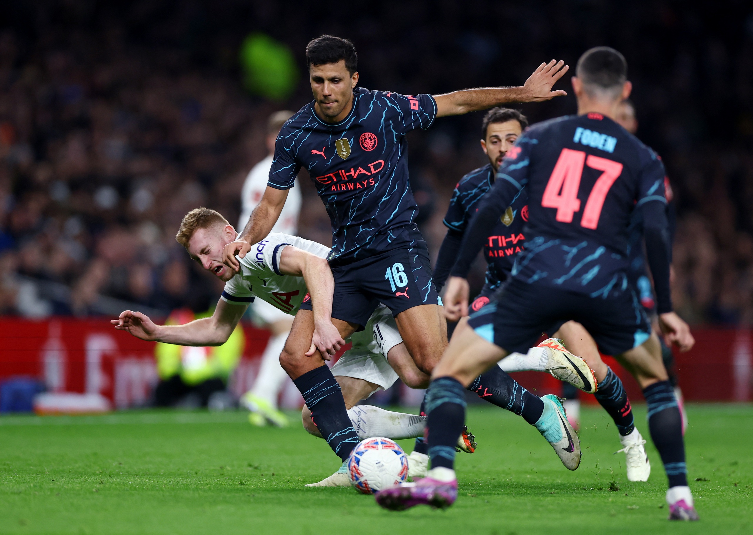 Người h&ugrave;ng lộ diện, Man City hạ Tottenham ở đại chiến FA Cup- Ảnh 2.