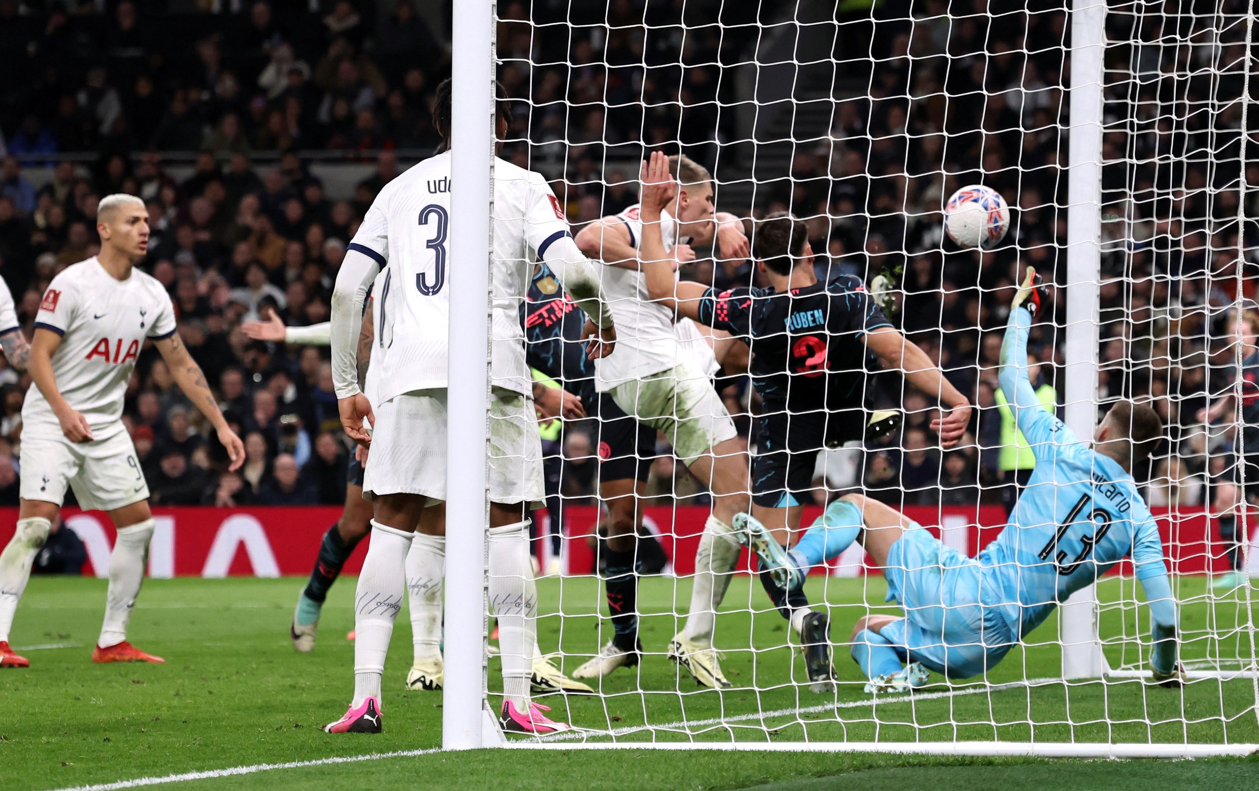 Người h&ugrave;ng lộ diện, Man City hạ Tottenham ở đại chiến FA Cup- Ảnh 4.