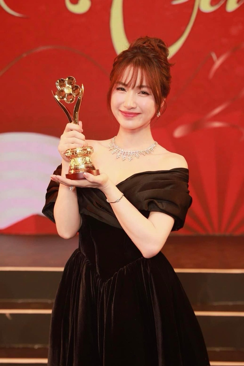 B&iacute; quyết tỏa s&aacute;ng của "Mai V&agrave;ng 2023" H&ograve;a Minzy

- Ảnh 3.