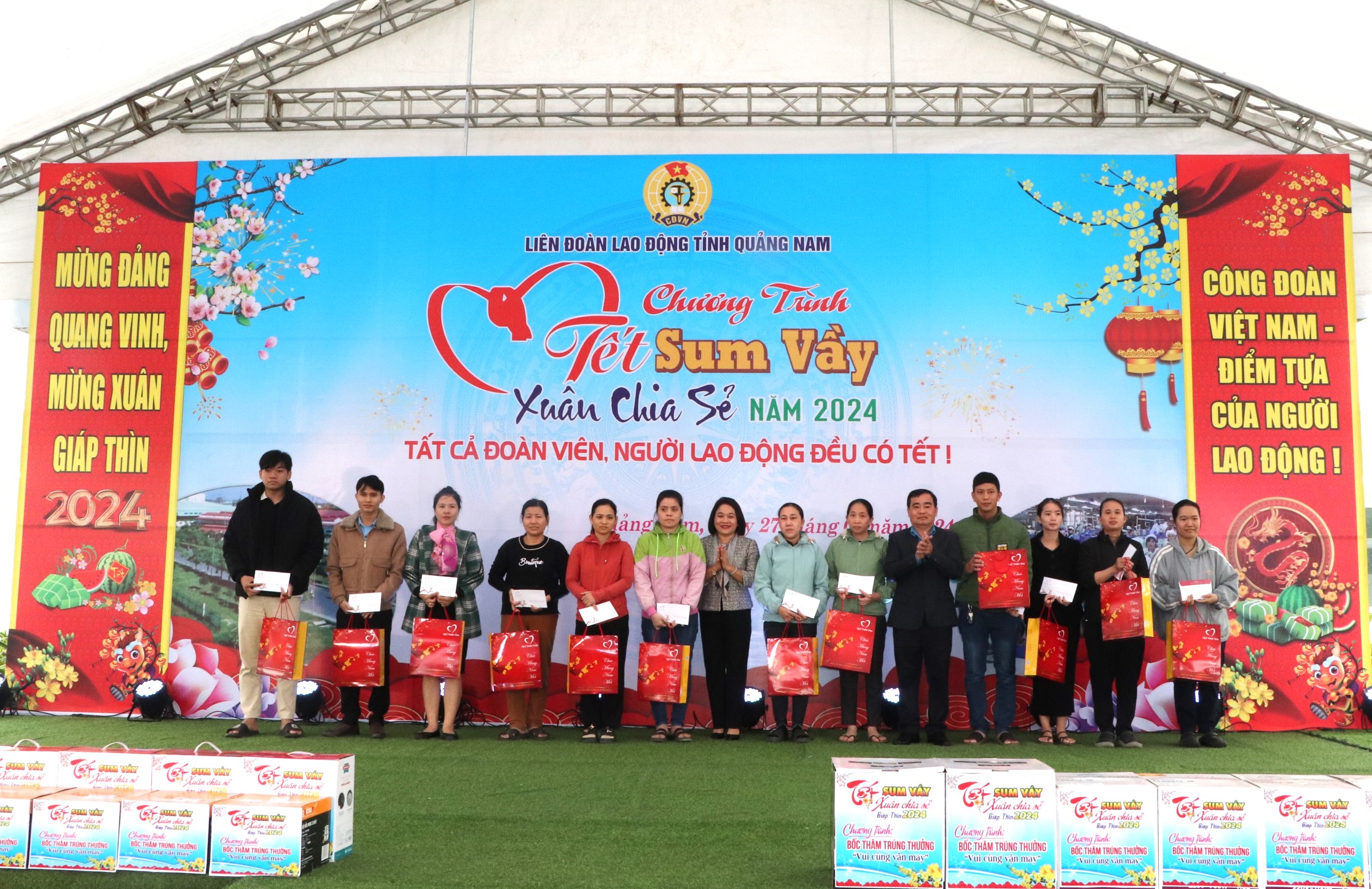 Công đoàn Quảng Nam dành 8 tỉ đồng tặng quà Tết cho hơn 14.500 đoàn viên, lao động- Ảnh 1.